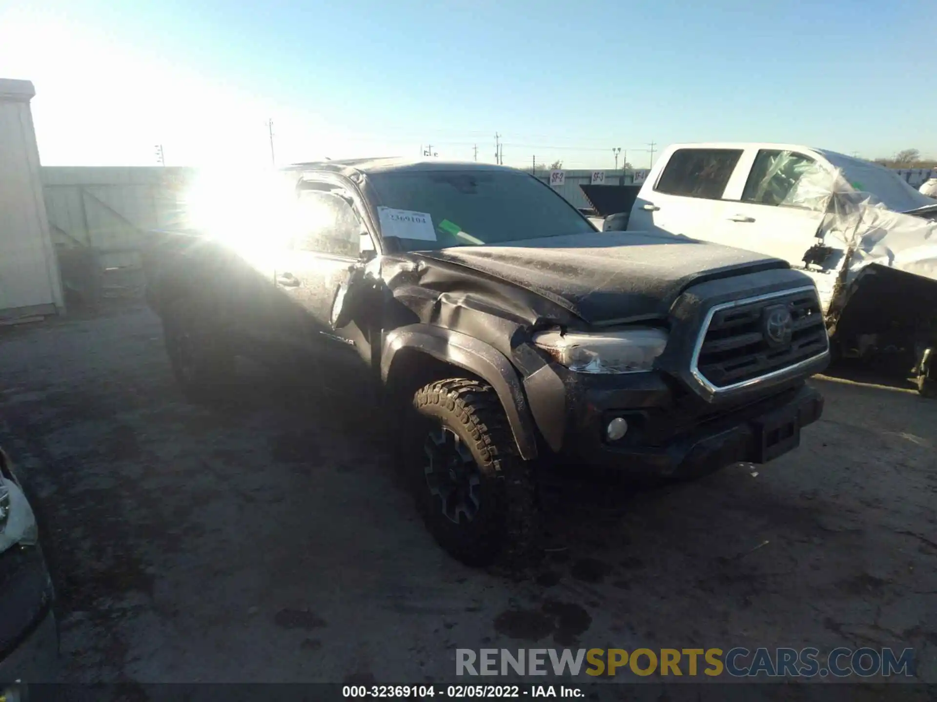 1 Photograph of a damaged car 3TMCZ5AN0KM207580 TOYOTA TACOMA 4WD 2019