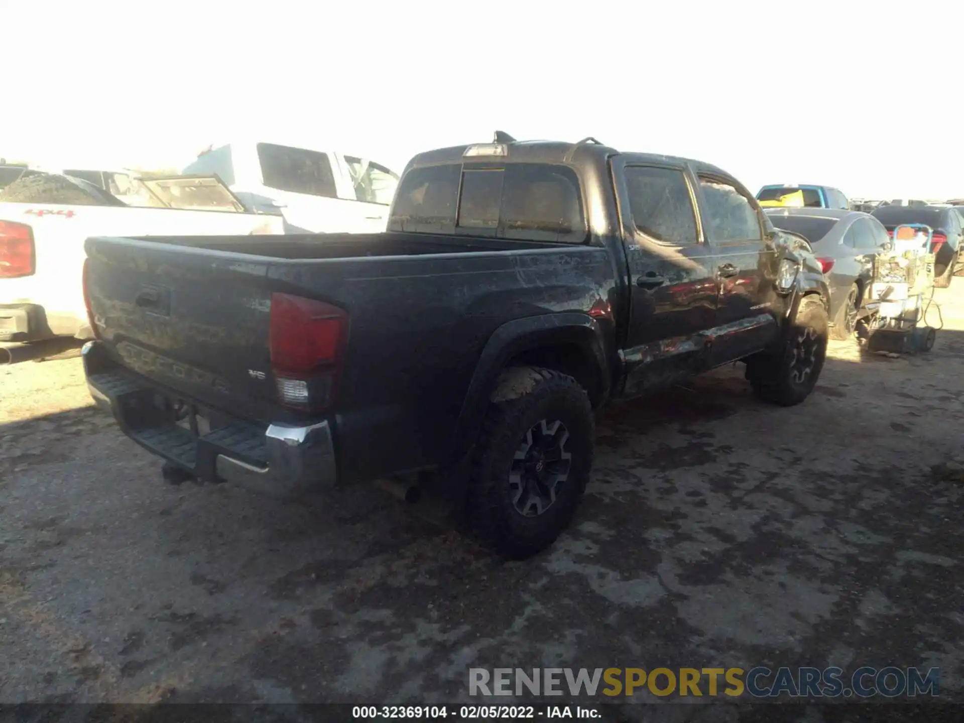 4 Photograph of a damaged car 3TMCZ5AN0KM207580 TOYOTA TACOMA 4WD 2019