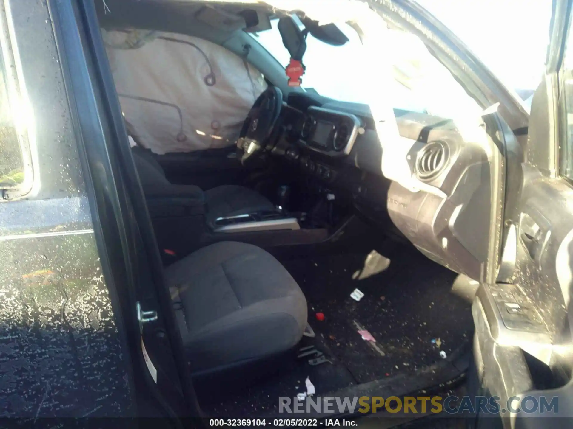 5 Photograph of a damaged car 3TMCZ5AN0KM207580 TOYOTA TACOMA 4WD 2019