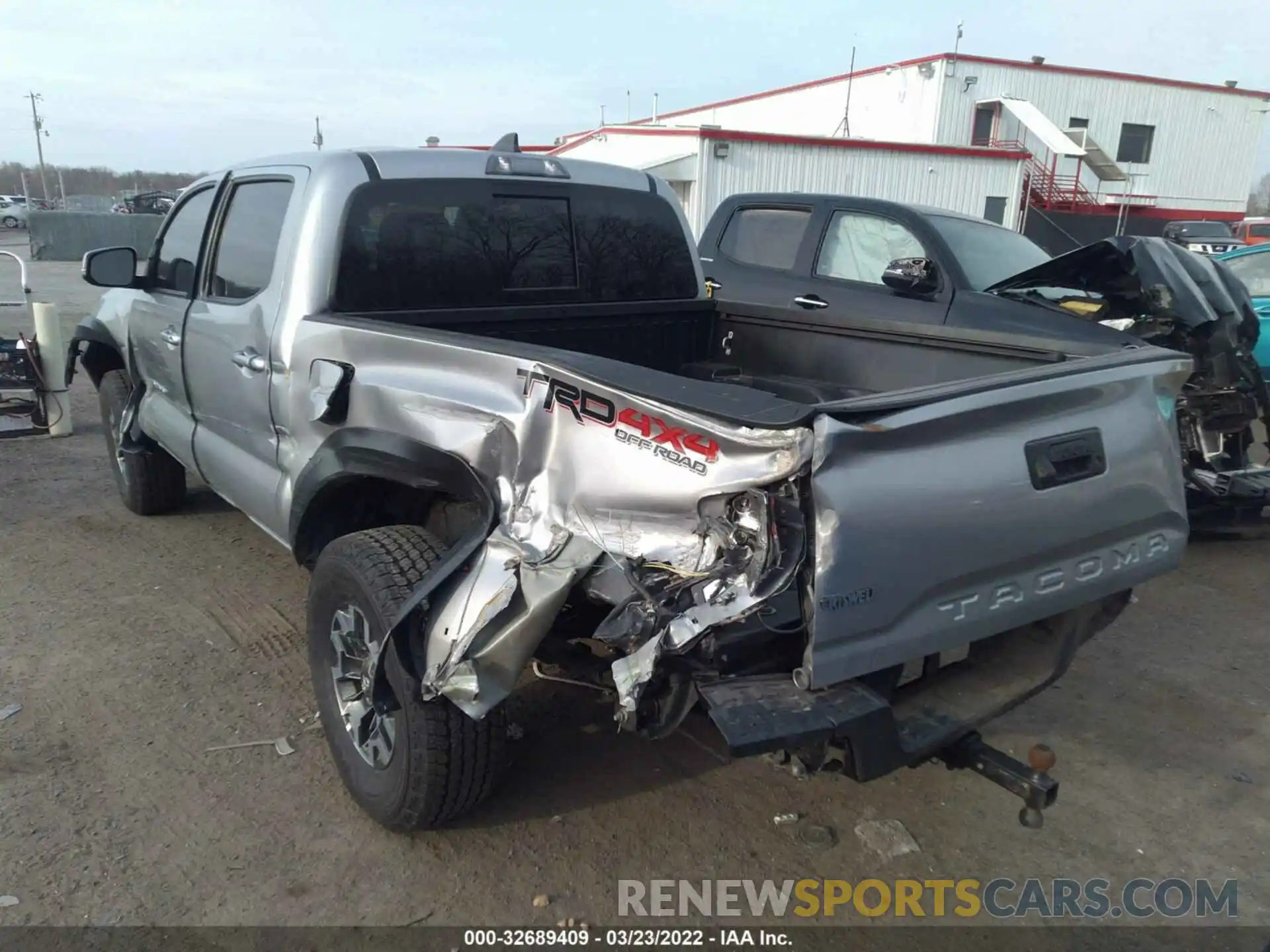 3 Photograph of a damaged car 3TMCZ5AN0KM210981 TOYOTA TACOMA 4WD 2019