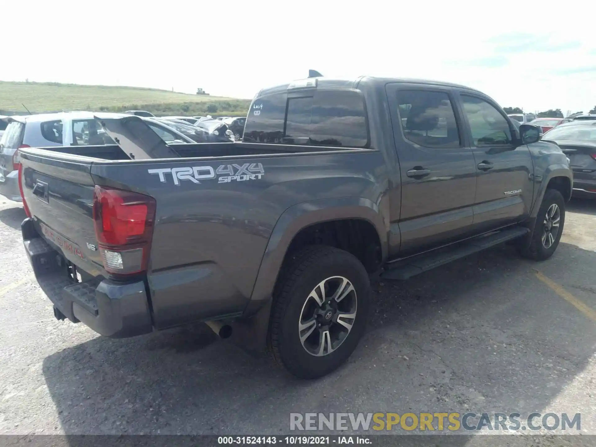 4 Photograph of a damaged car 3TMCZ5AN0KM216912 TOYOTA TACOMA 4WD 2019