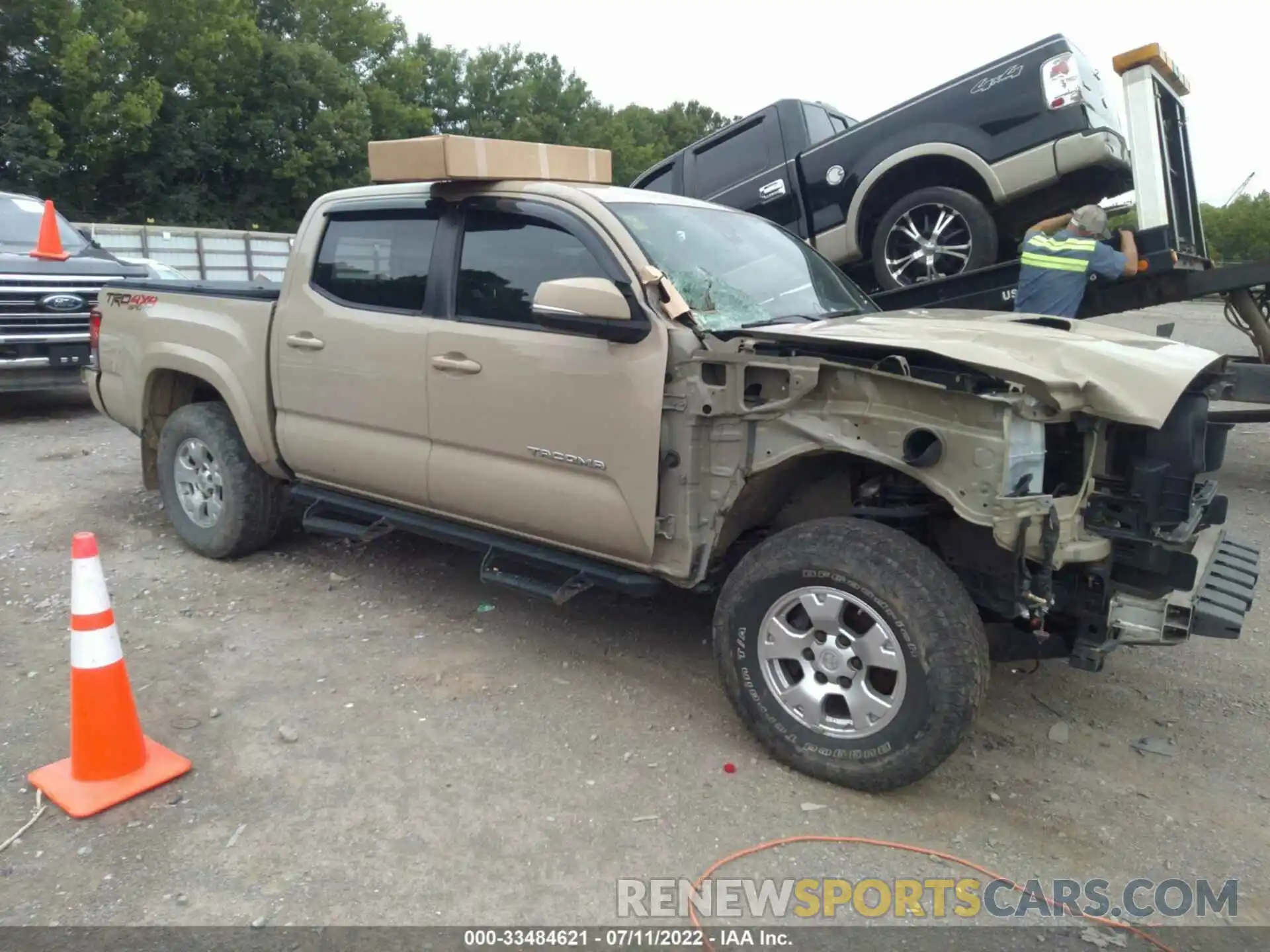 1 Фотография поврежденного автомобиля 3TMCZ5AN0KM235704 TOYOTA TACOMA 4WD 2019