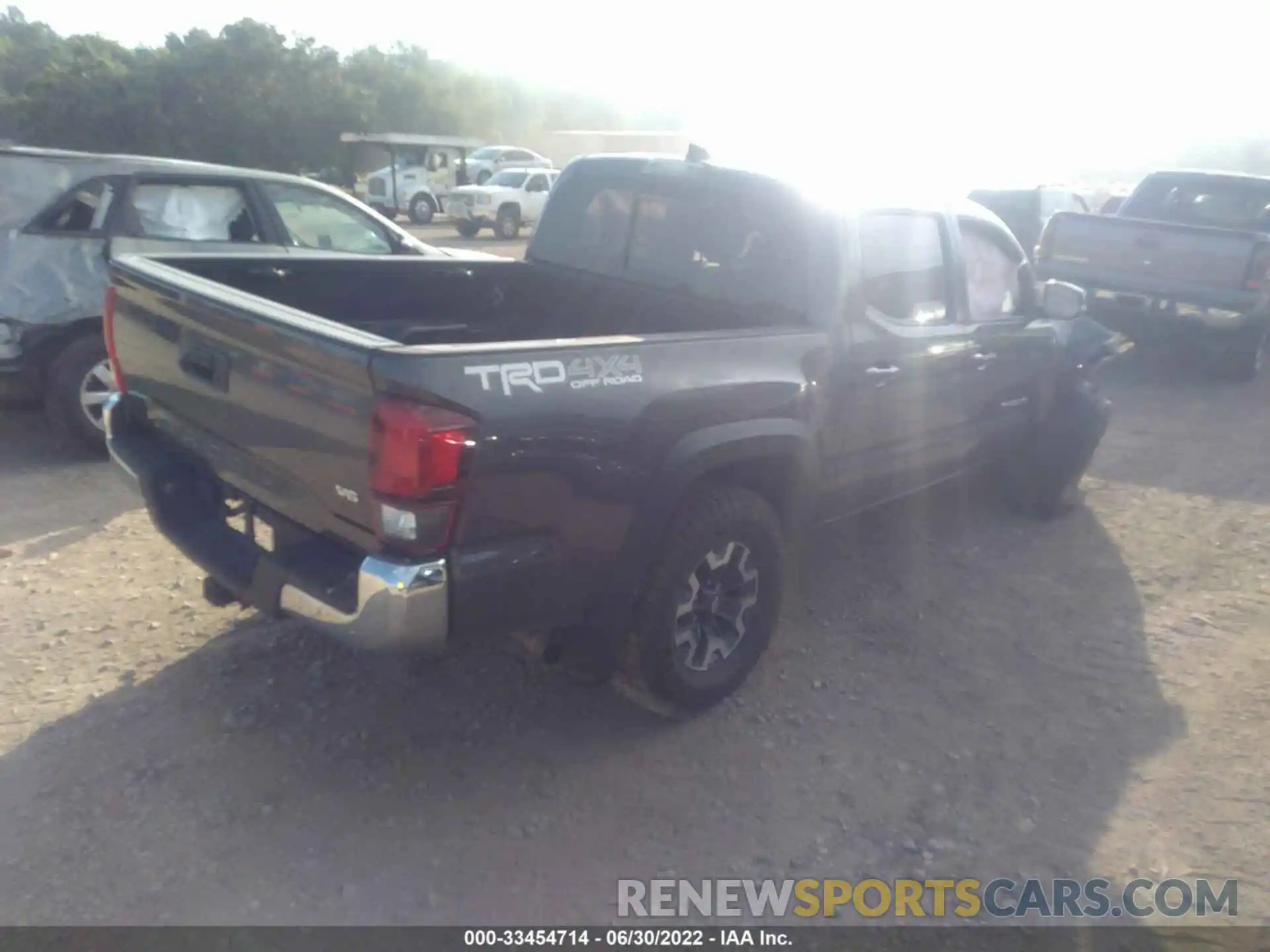 4 Photograph of a damaged car 3TMCZ5AN0KM238487 TOYOTA TACOMA 4WD 2019