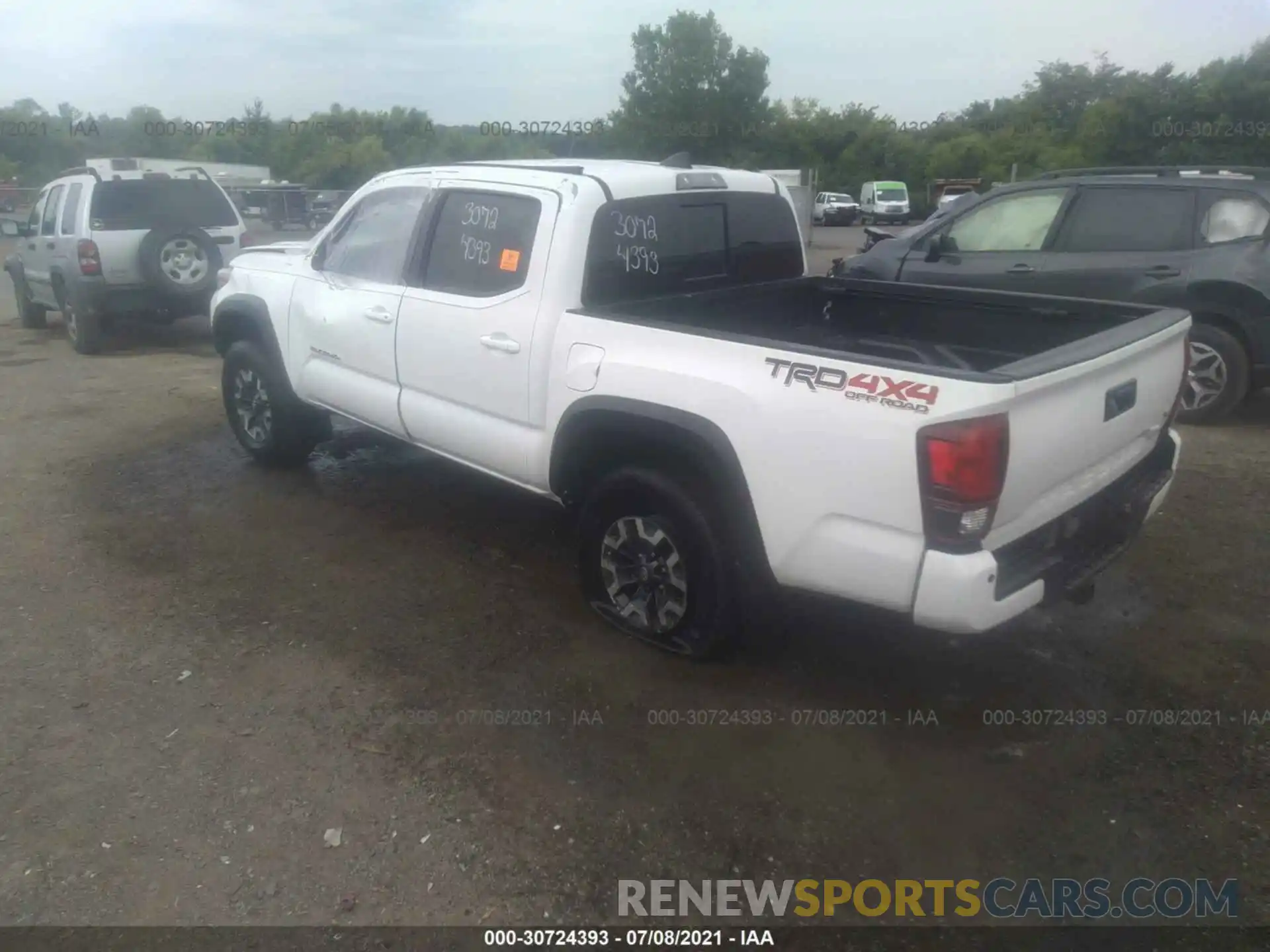 3 Фотография поврежденного автомобиля 3TMCZ5AN0KM245553 TOYOTA TACOMA 4WD 2019