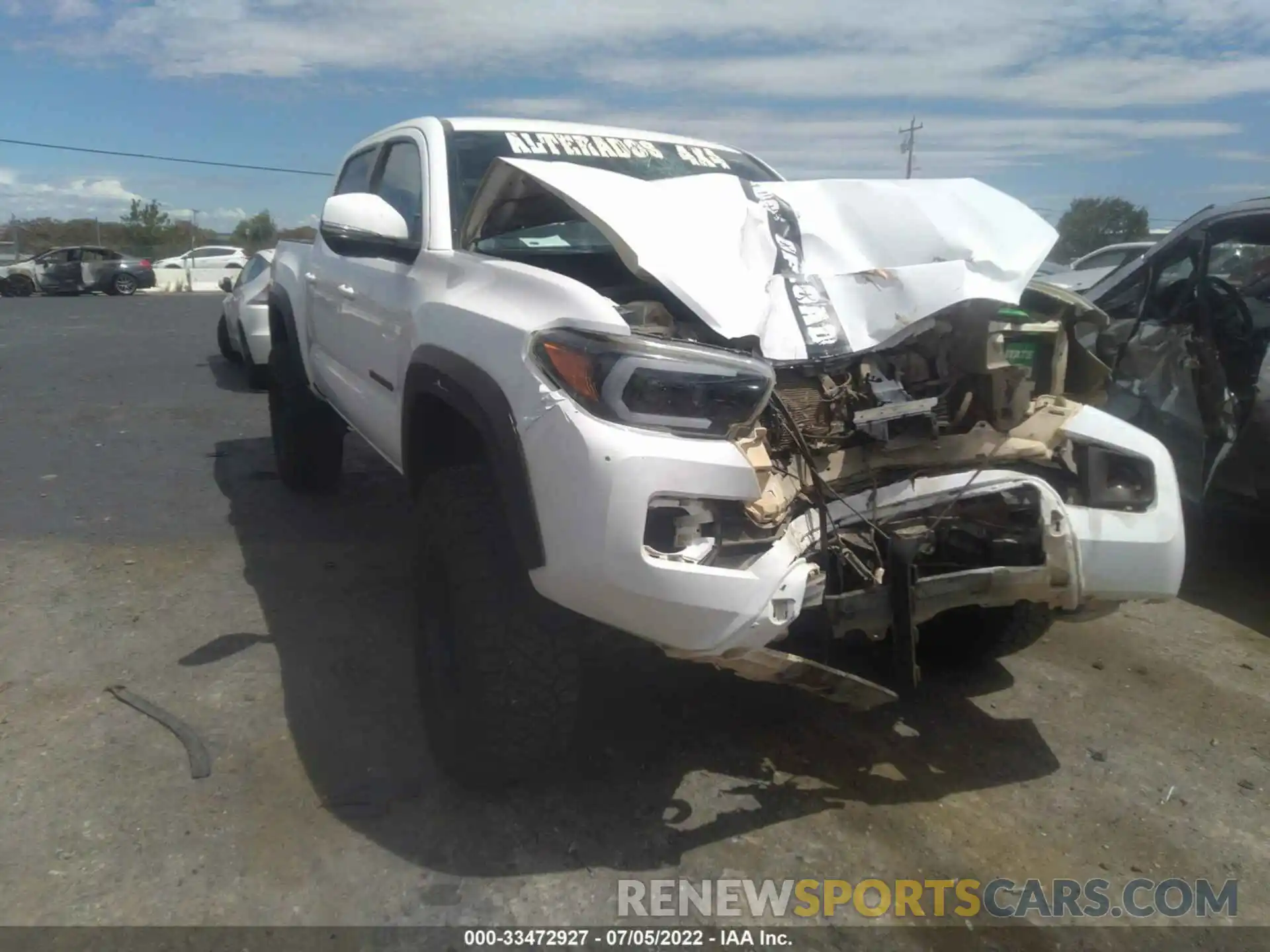 1 Photograph of a damaged car 3TMCZ5AN0KM256553 TOYOTA TACOMA 4WD 2019