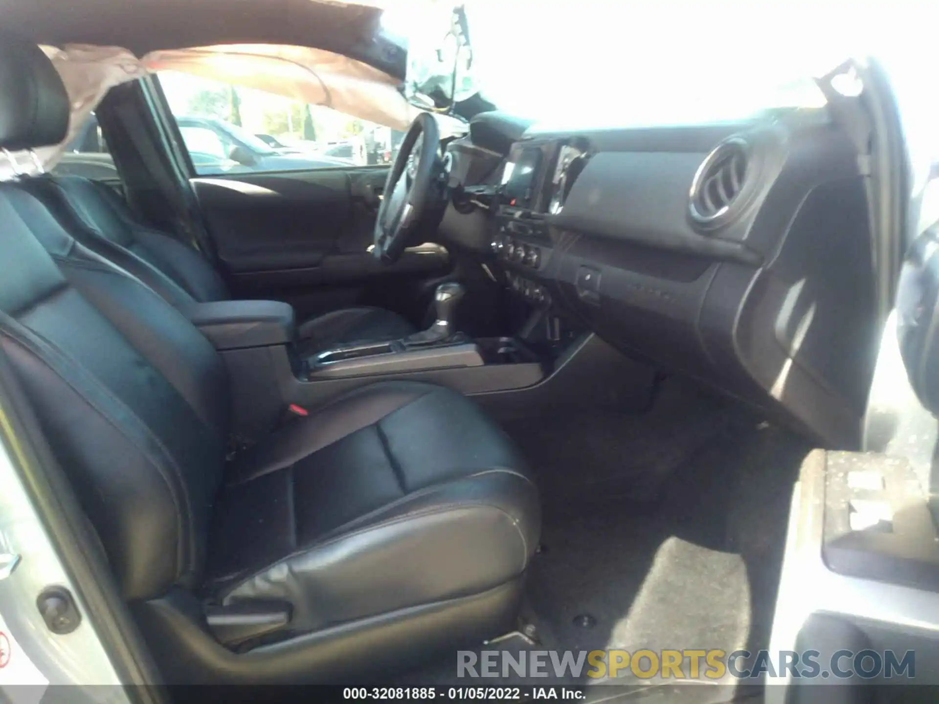 5 Photograph of a damaged car 3TMCZ5AN0KM257489 TOYOTA TACOMA 4WD 2019