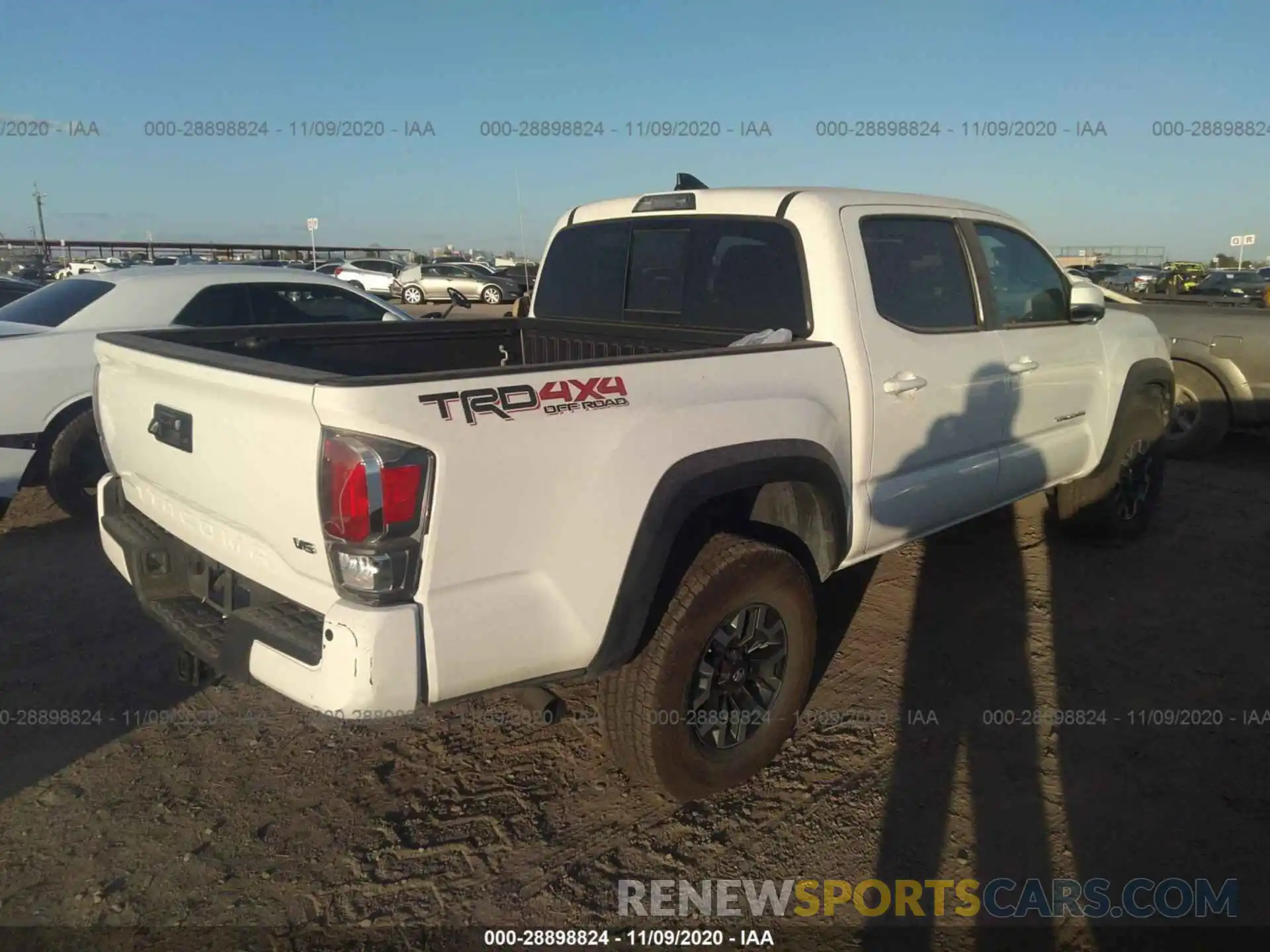 4 Photograph of a damaged car 3TMCZ5AN0KM258416 TOYOTA TACOMA 4WD 2019