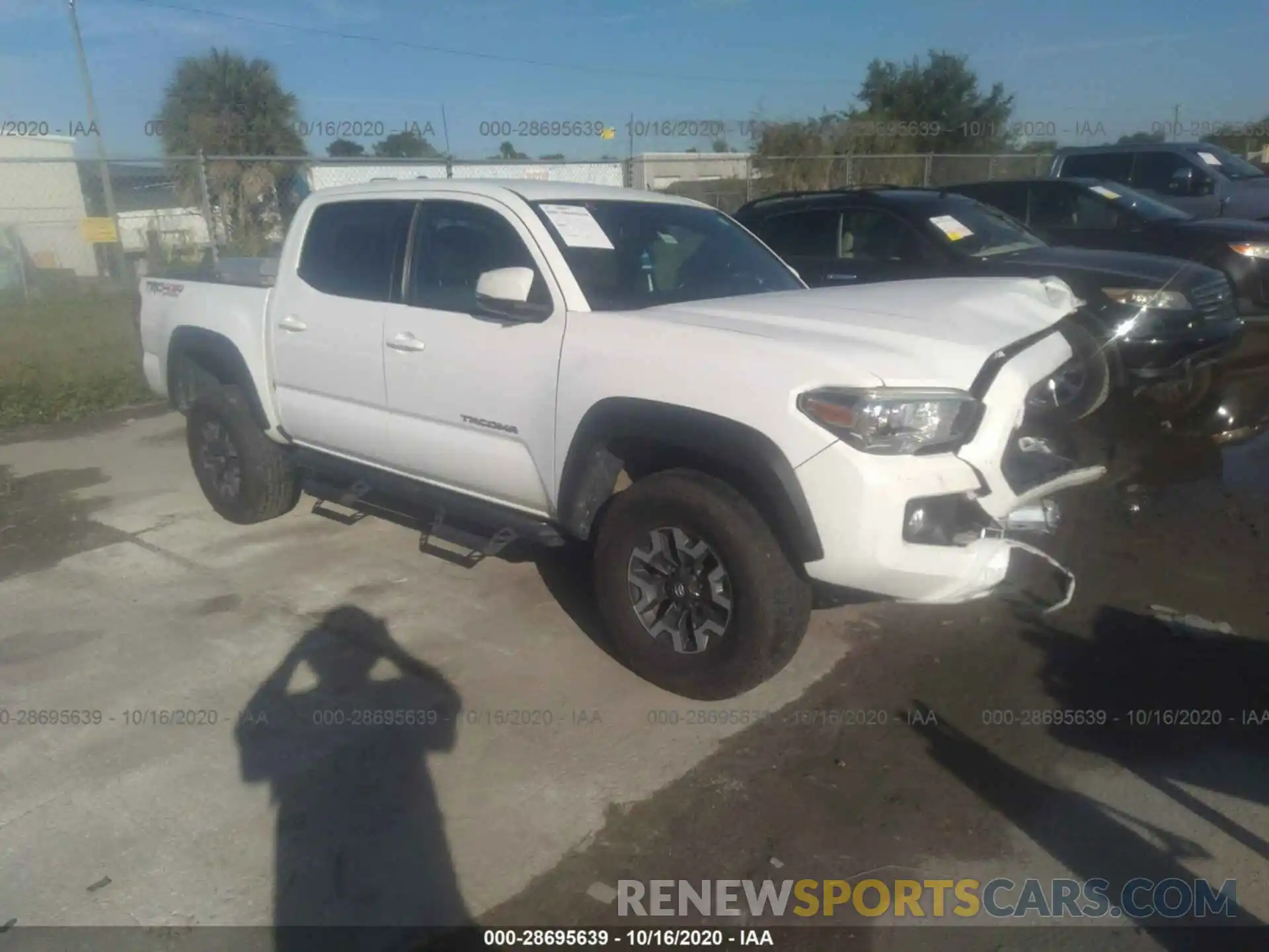 1 Photograph of a damaged car 3TMCZ5AN0KM260330 TOYOTA TACOMA 4WD 2019