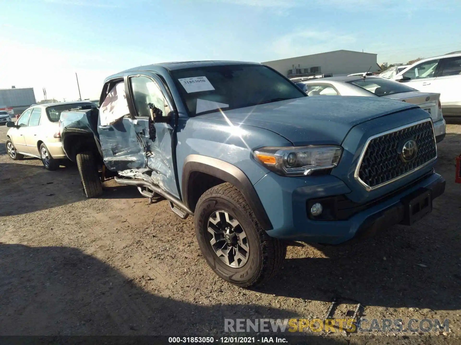 1 Фотография поврежденного автомобиля 3TMCZ5AN0KM272980 TOYOTA TACOMA 4WD 2019