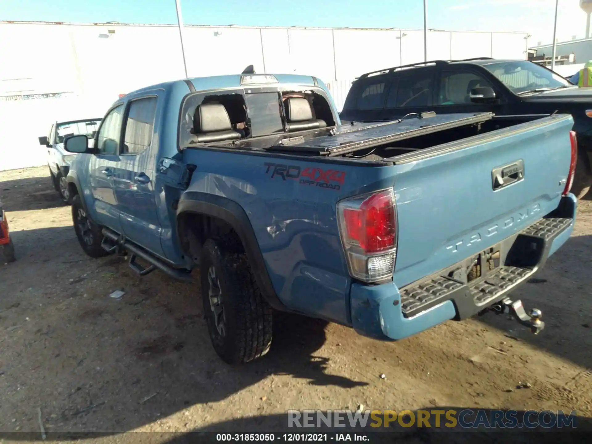 3 Фотография поврежденного автомобиля 3TMCZ5AN0KM272980 TOYOTA TACOMA 4WD 2019