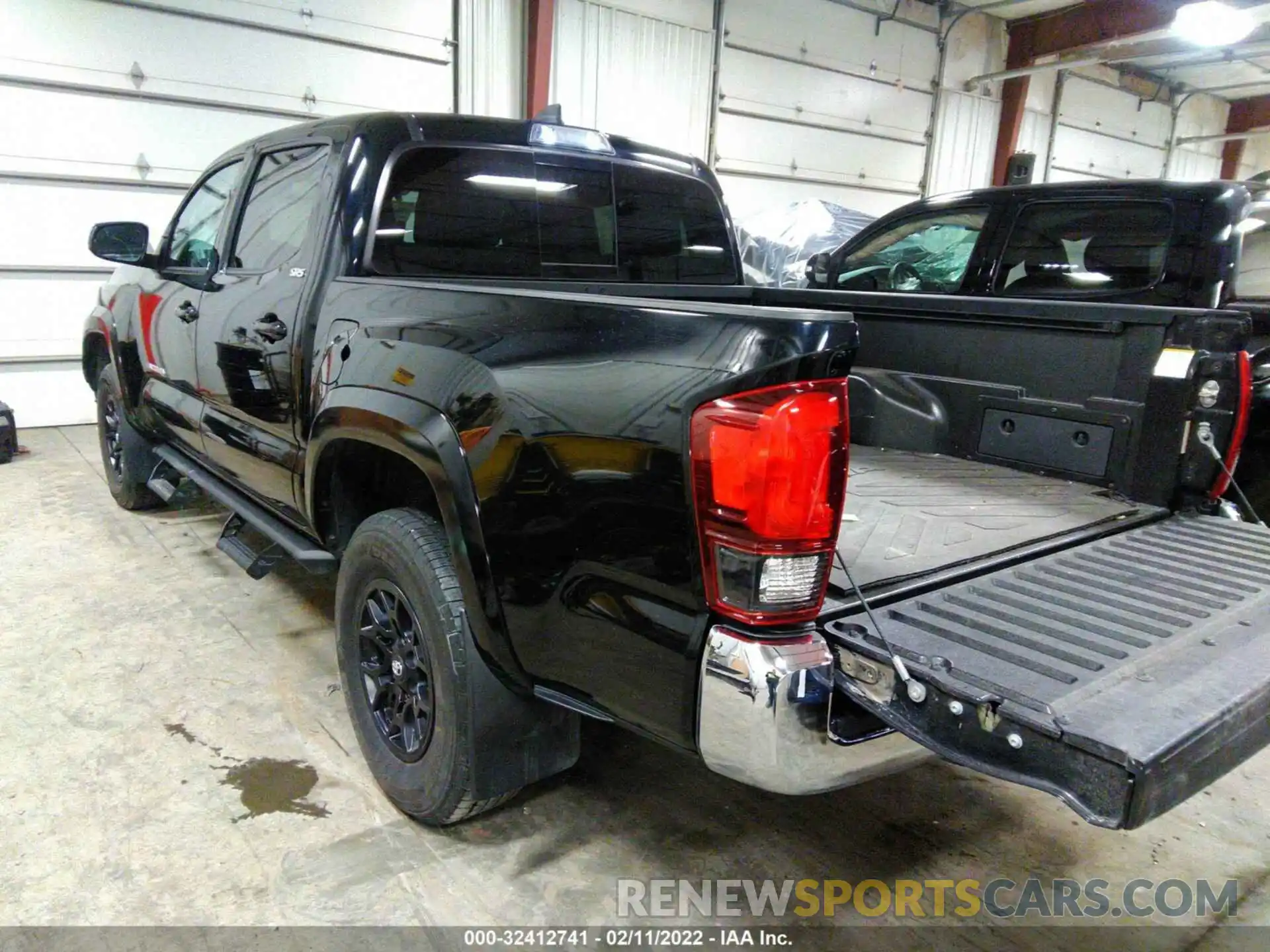 3 Photograph of a damaged car 3TMCZ5AN0KM275183 TOYOTA TACOMA 4WD 2019