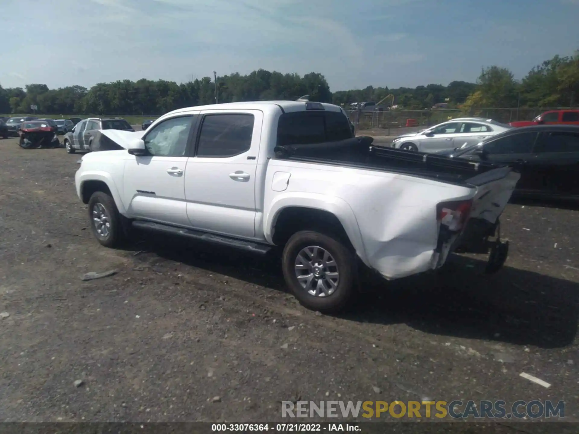 3 Фотография поврежденного автомобиля 3TMCZ5AN0KM285180 TOYOTA TACOMA 4WD 2019