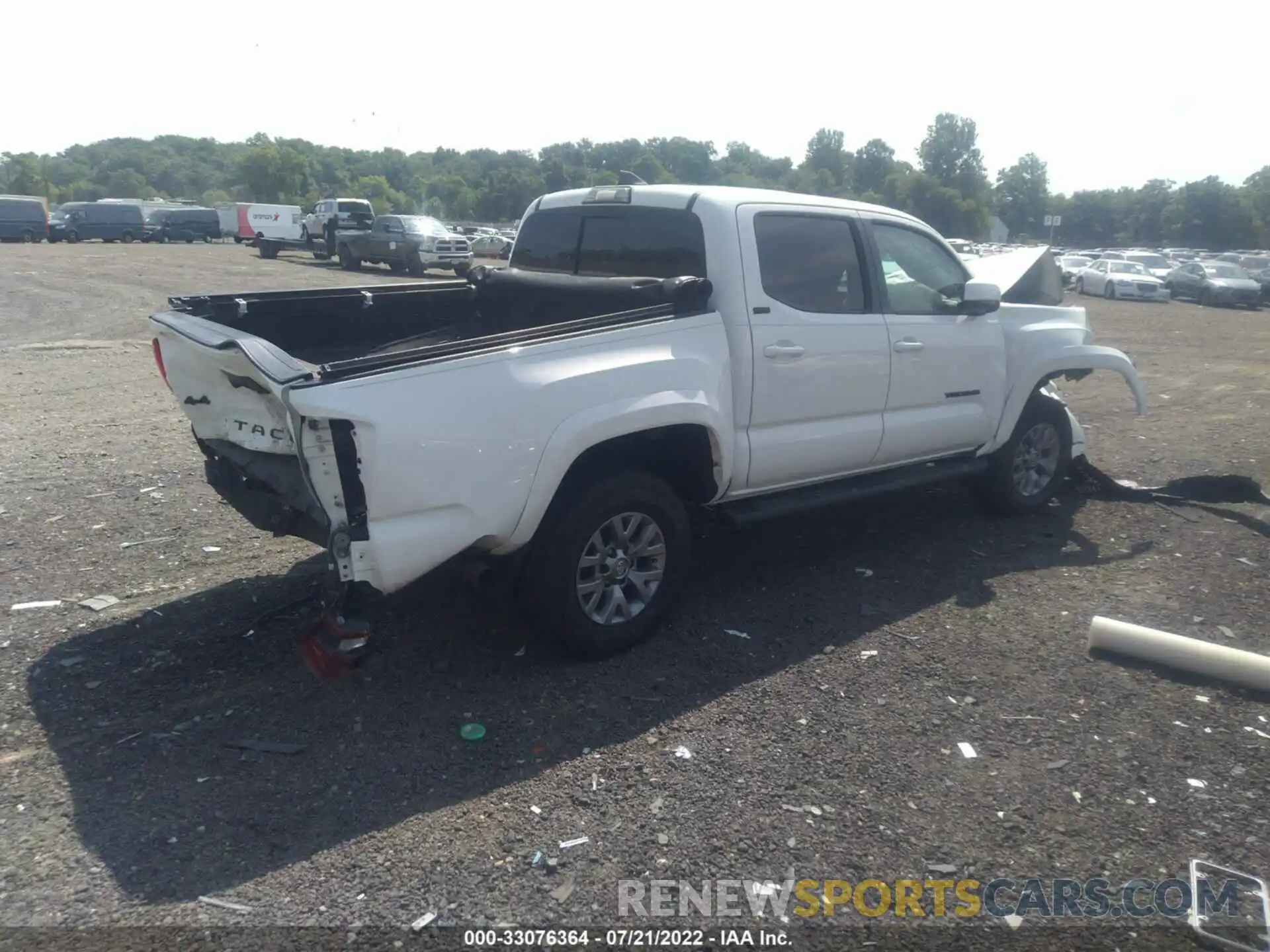 4 Photograph of a damaged car 3TMCZ5AN0KM285180 TOYOTA TACOMA 4WD 2019