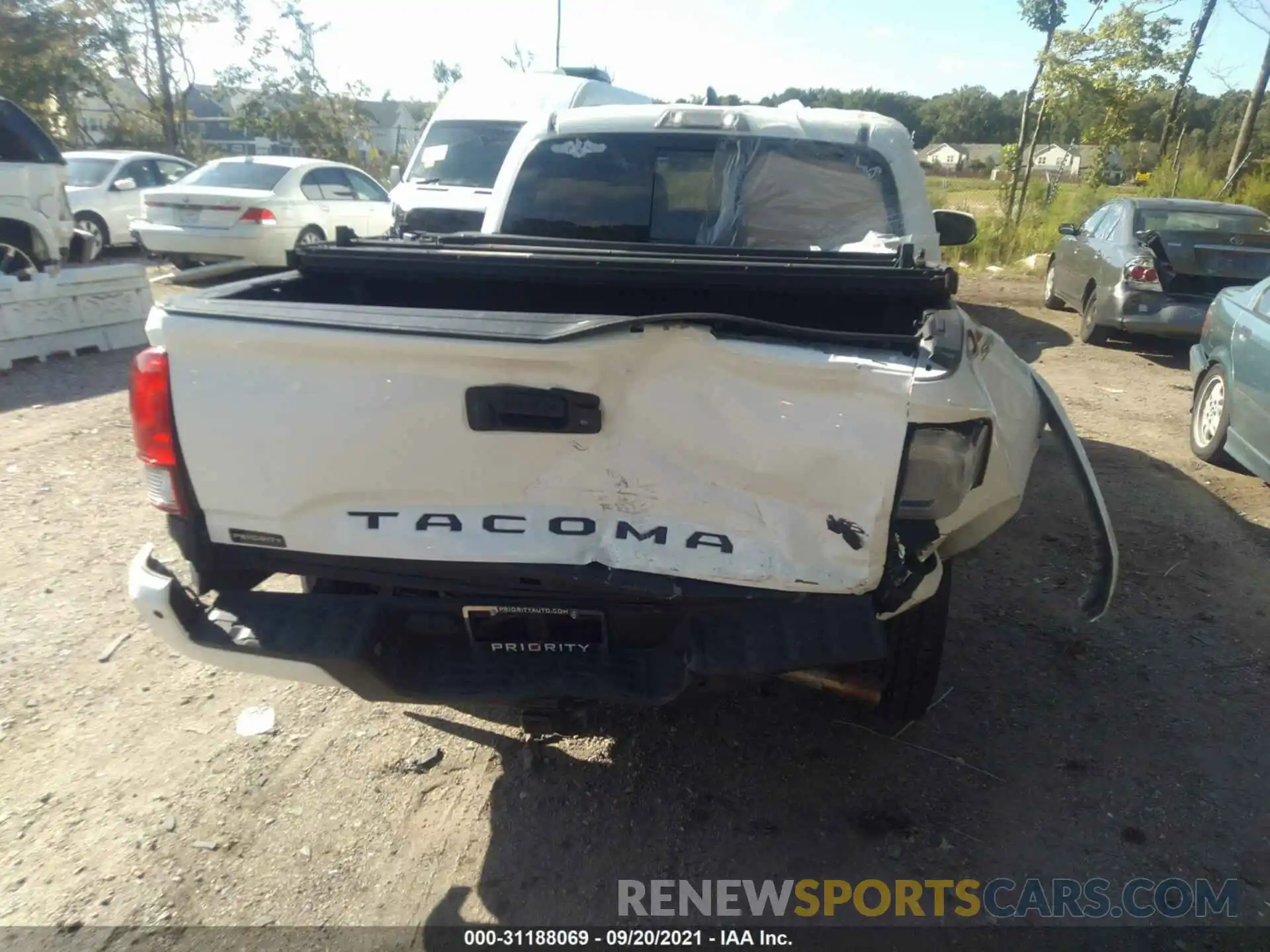 6 Photograph of a damaged car 3TMCZ5AN0KM285955 TOYOTA TACOMA 4WD 2019