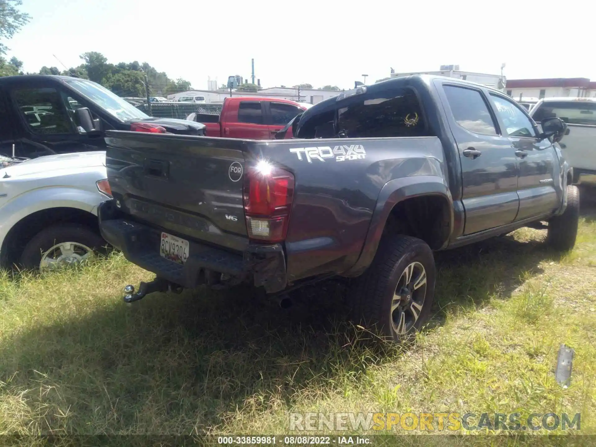 4 Photograph of a damaged car 3TMCZ5AN0KM287267 TOYOTA TACOMA 4WD 2019