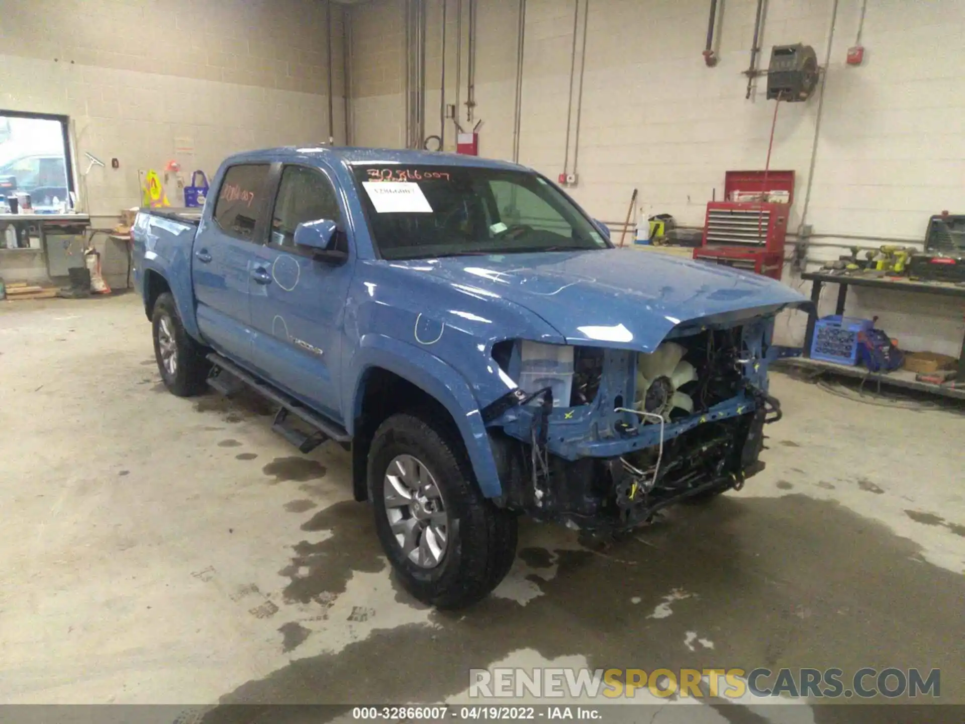 1 Photograph of a damaged car 3TMCZ5AN1KM199201 TOYOTA TACOMA 4WD 2019