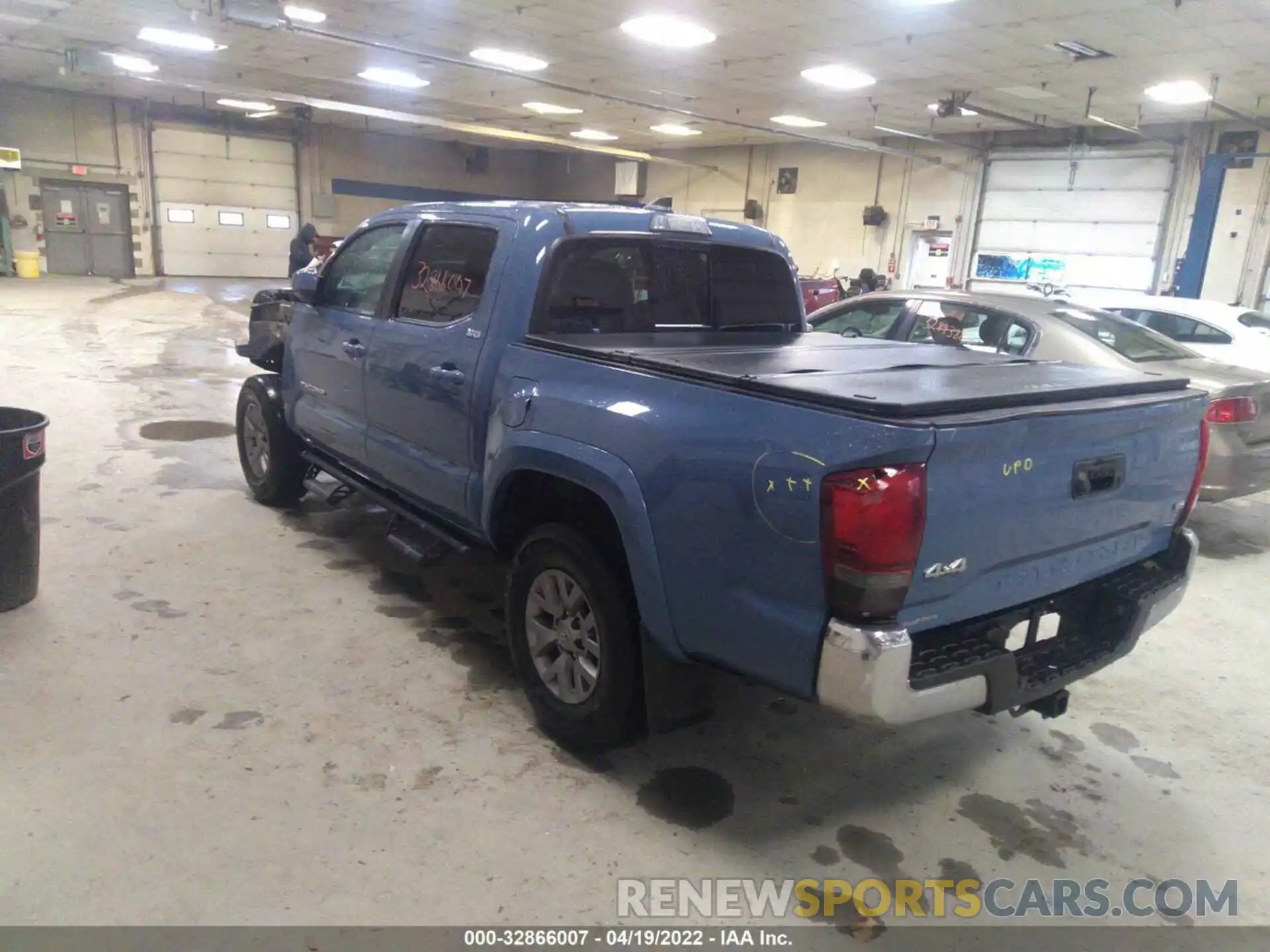 3 Photograph of a damaged car 3TMCZ5AN1KM199201 TOYOTA TACOMA 4WD 2019