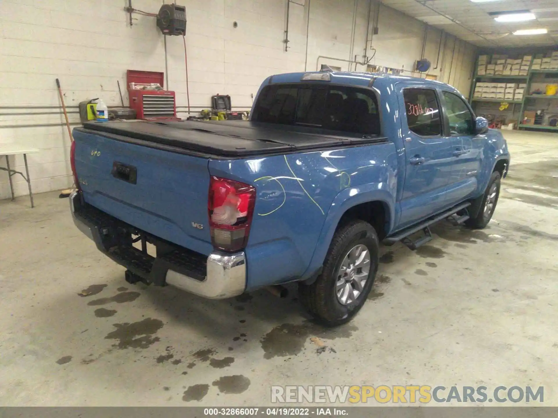 4 Photograph of a damaged car 3TMCZ5AN1KM199201 TOYOTA TACOMA 4WD 2019