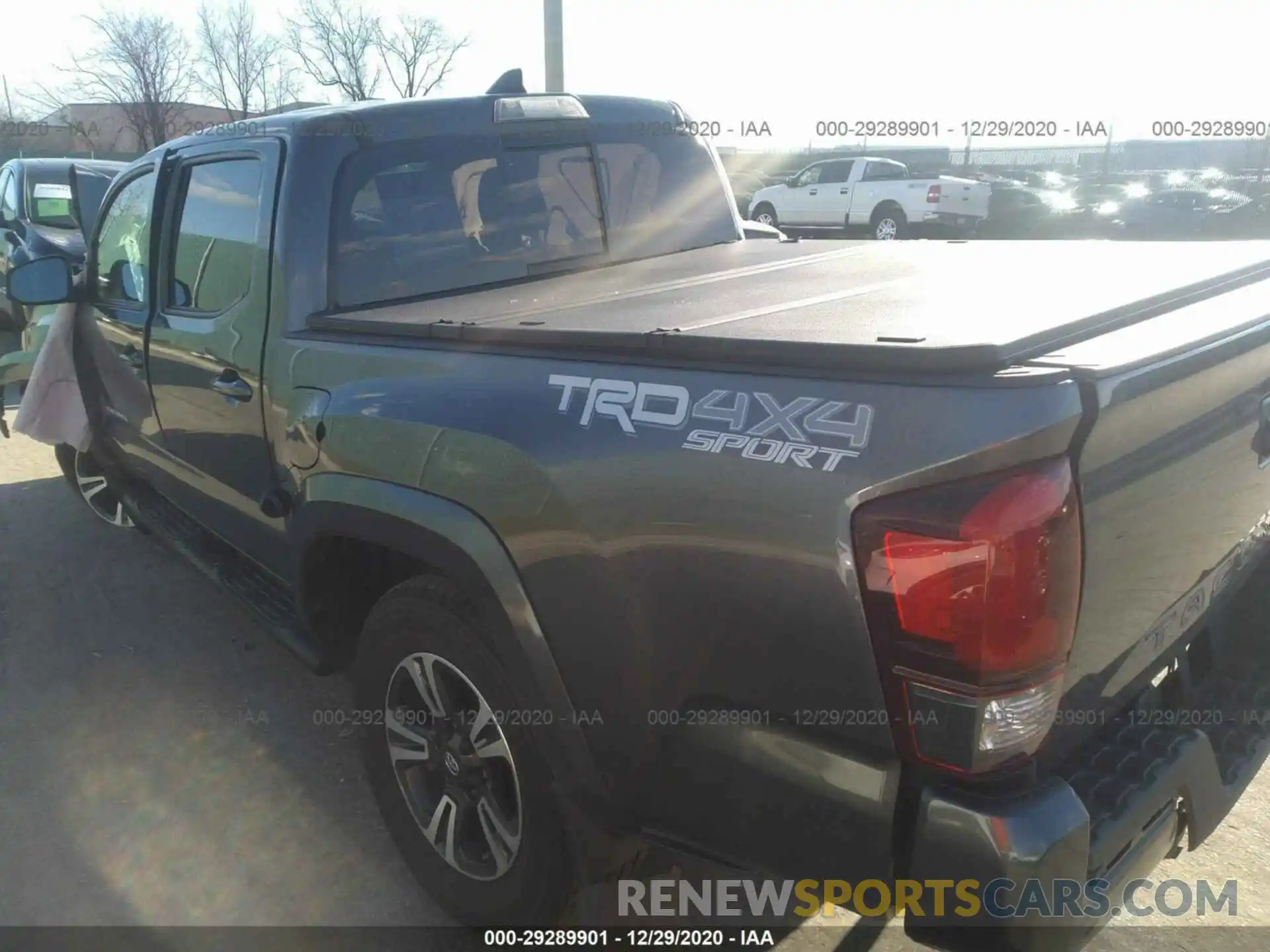 3 Photograph of a damaged car 3TMCZ5AN1KM202159 TOYOTA TACOMA 4WD 2019