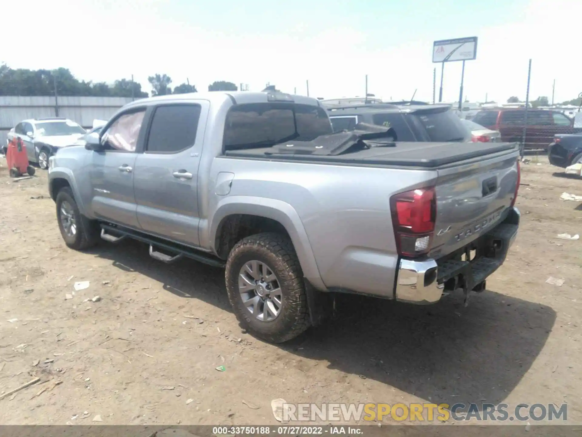 3 Фотография поврежденного автомобиля 3TMCZ5AN1KM220676 TOYOTA TACOMA 4WD 2019