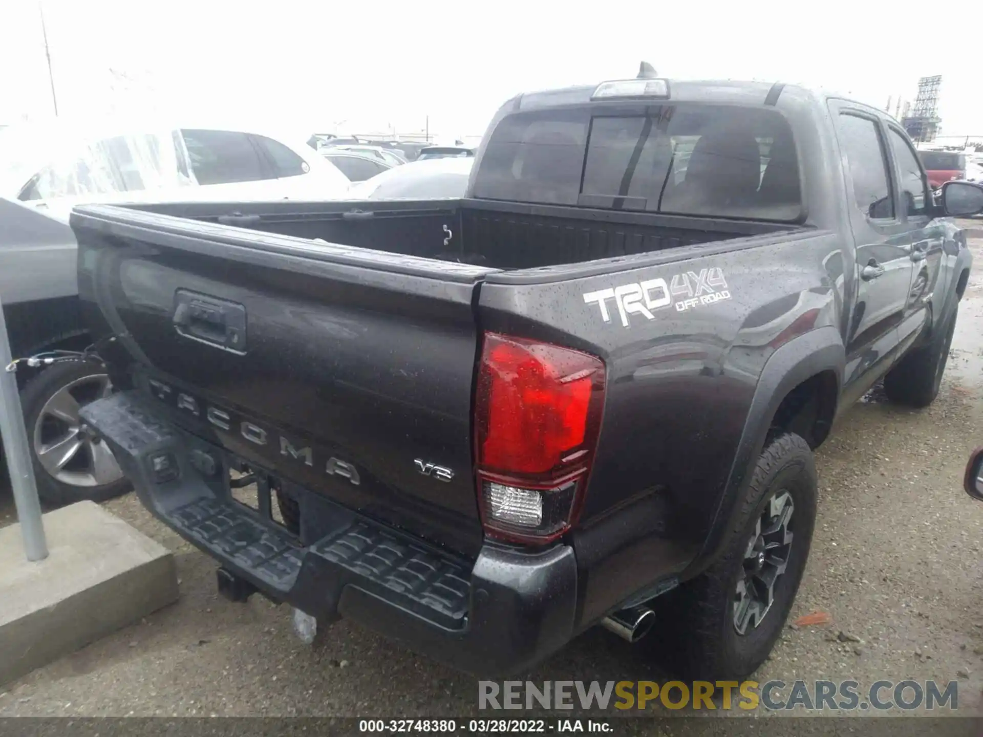 4 Photograph of a damaged car 3TMCZ5AN1KM251409 TOYOTA TACOMA 4WD 2019