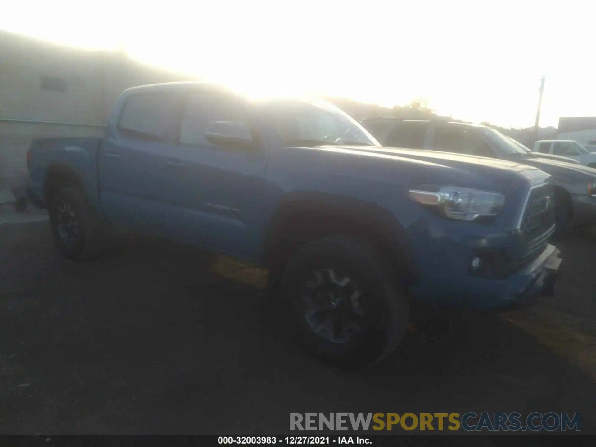 1 Photograph of a damaged car 3TMCZ5AN1KM259980 TOYOTA TACOMA 4WD 2019