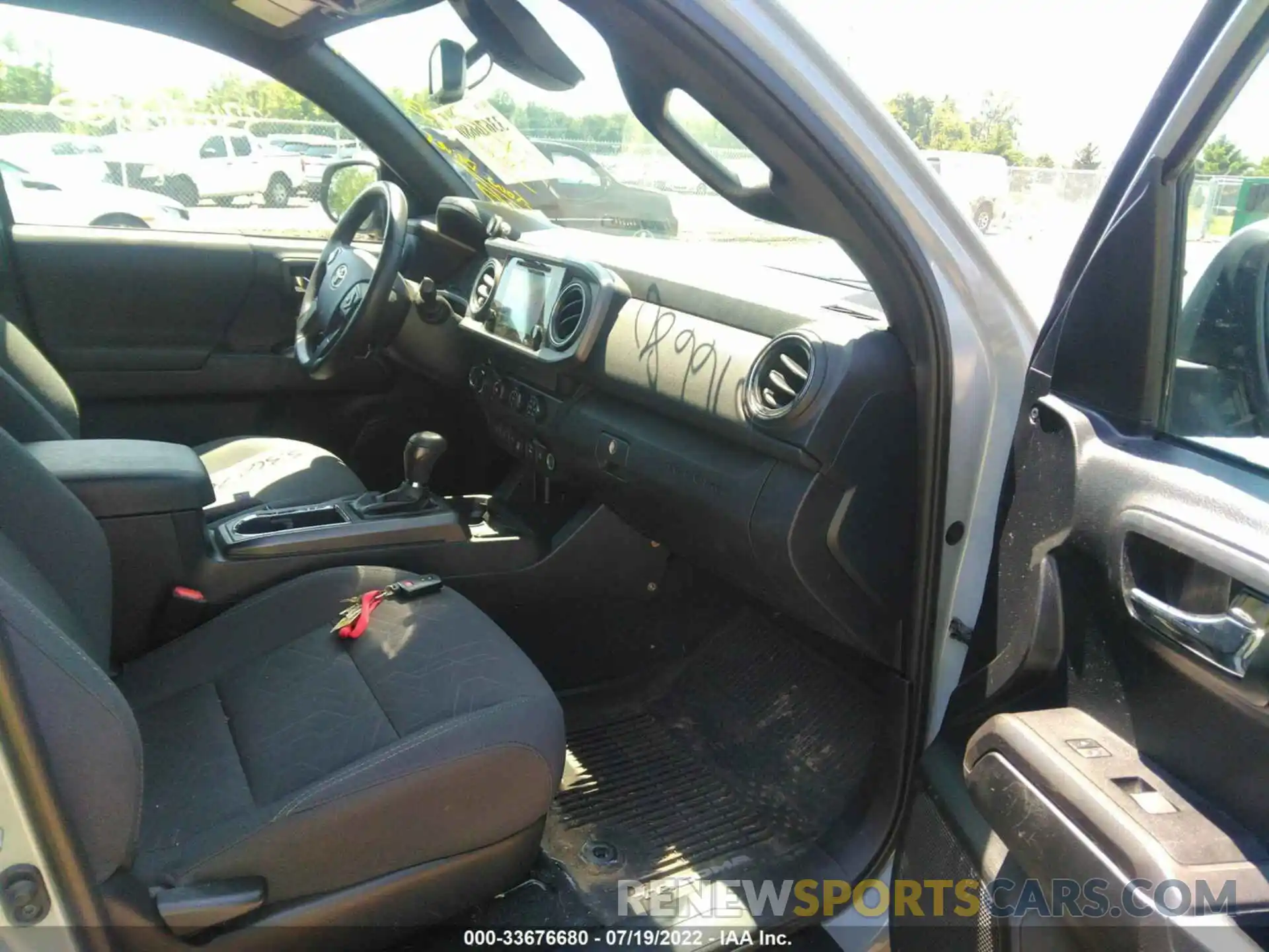 5 Photograph of a damaged car 3TMCZ5AN1KM270705 TOYOTA TACOMA 4WD 2019