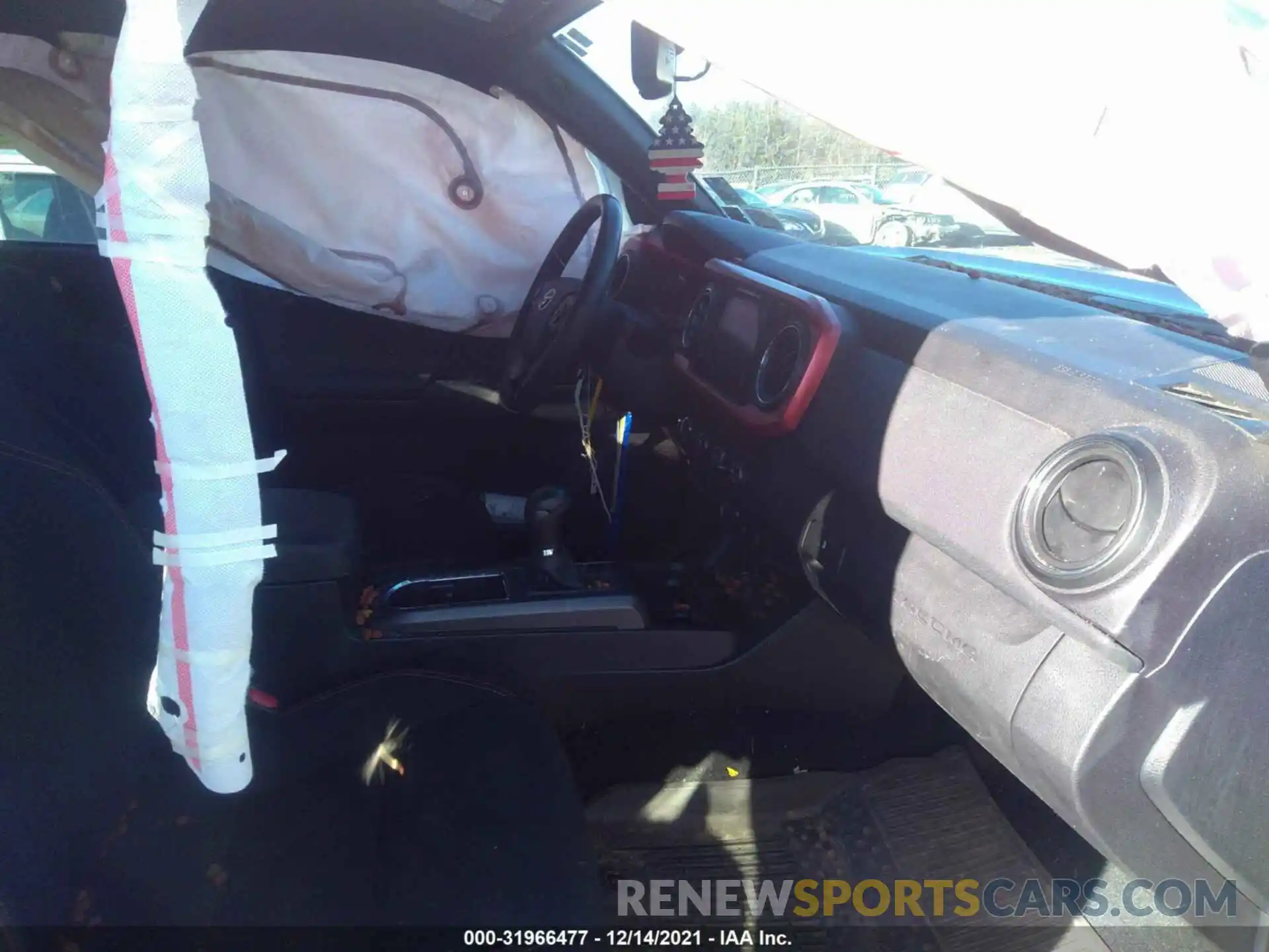 5 Photograph of a damaged car 3TMCZ5AN1KM284281 TOYOTA TACOMA 4WD 2019