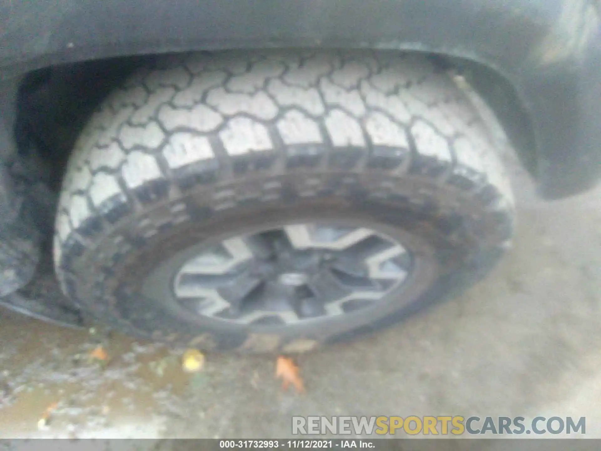 16 Photograph of a damaged car 3TMCZ5AN1KM285446 TOYOTA TACOMA 4WD 2019