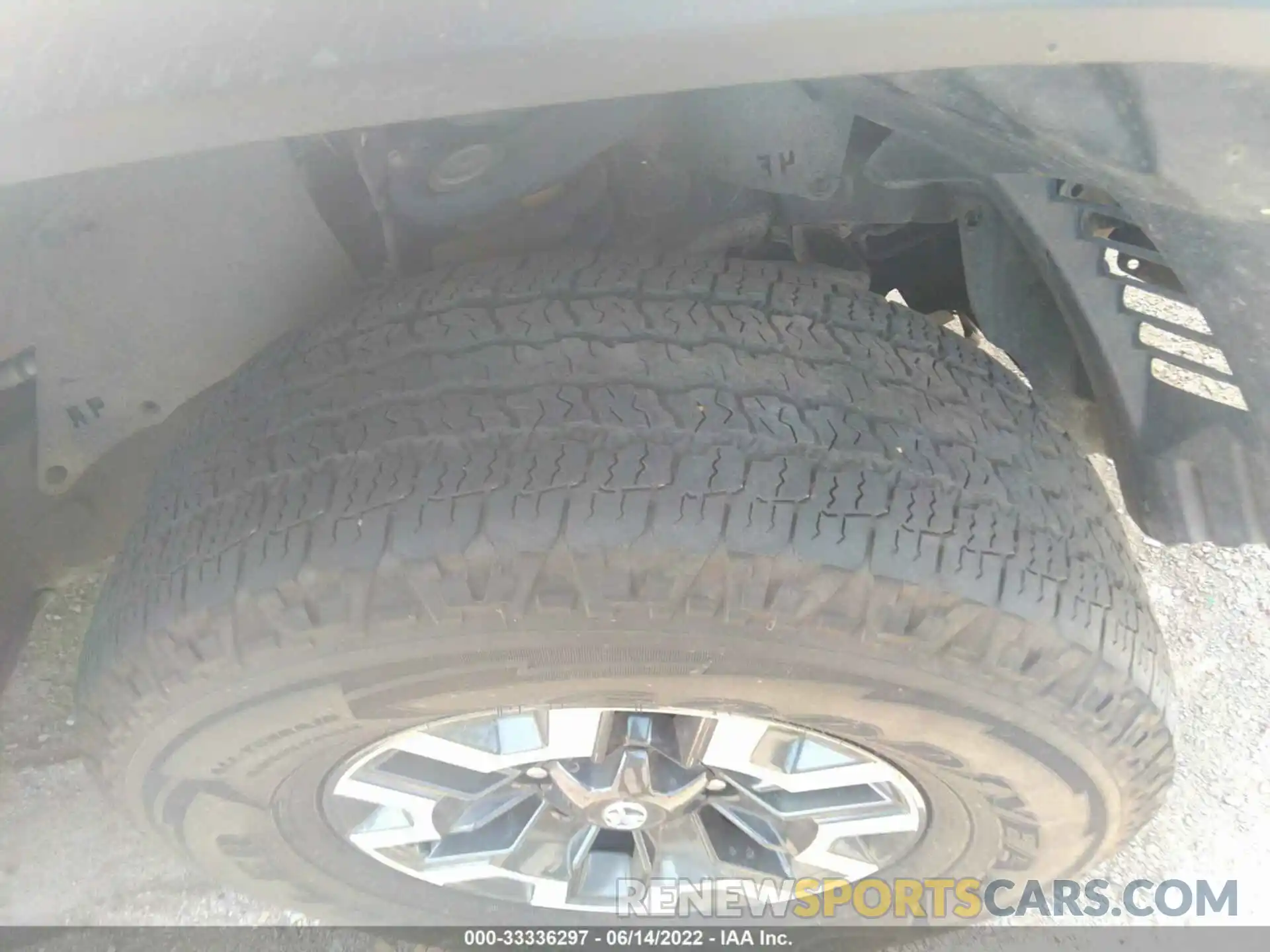 15 Photograph of a damaged car 3TMCZ5AN2KM196162 TOYOTA TACOMA 4WD 2019