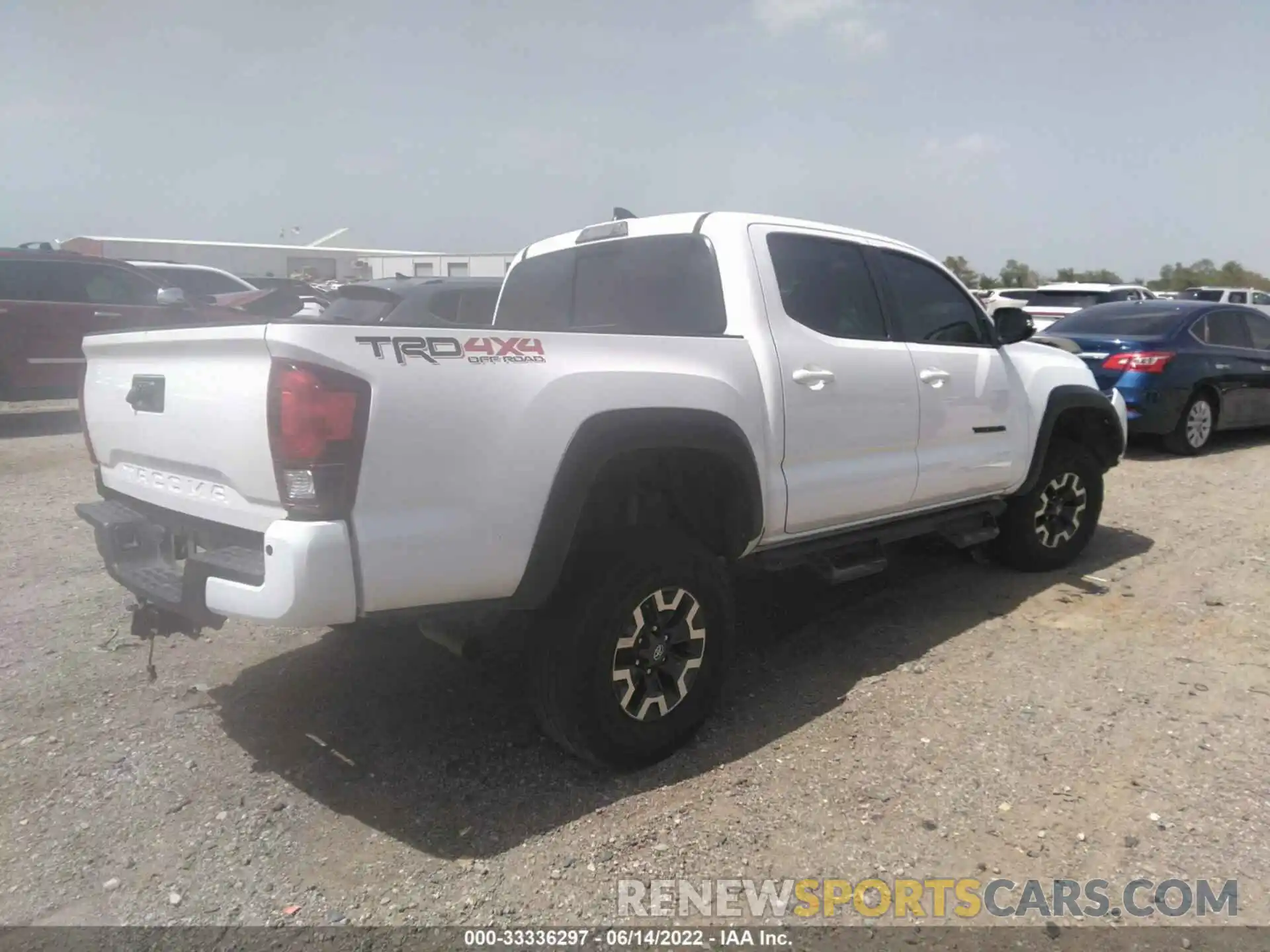 4 Photograph of a damaged car 3TMCZ5AN2KM196162 TOYOTA TACOMA 4WD 2019