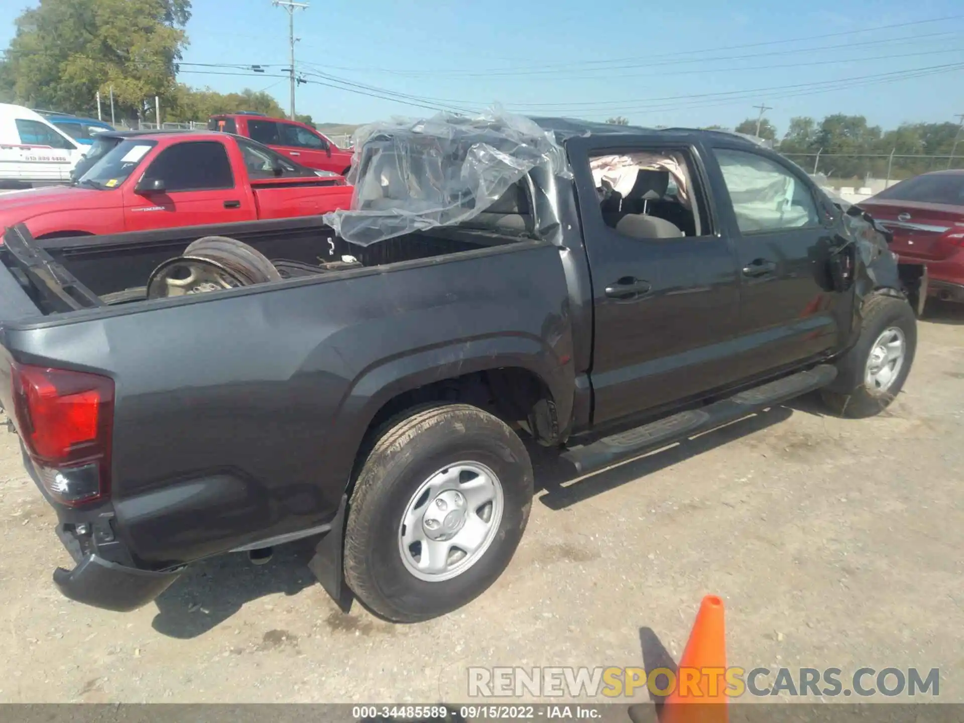 4 Photograph of a damaged car 3TMCZ5AN2KM200131 TOYOTA TACOMA 4WD 2019