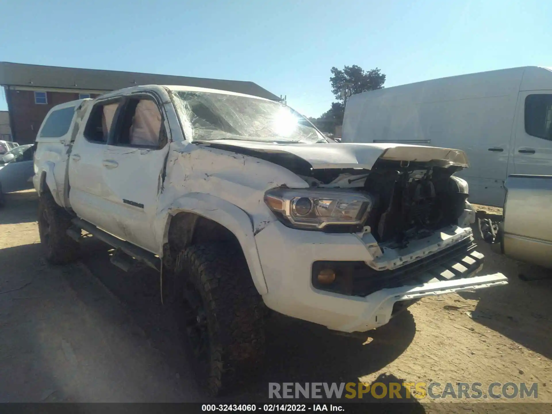 1 Photograph of a damaged car 3TMCZ5AN2KM206527 TOYOTA TACOMA 4WD 2019