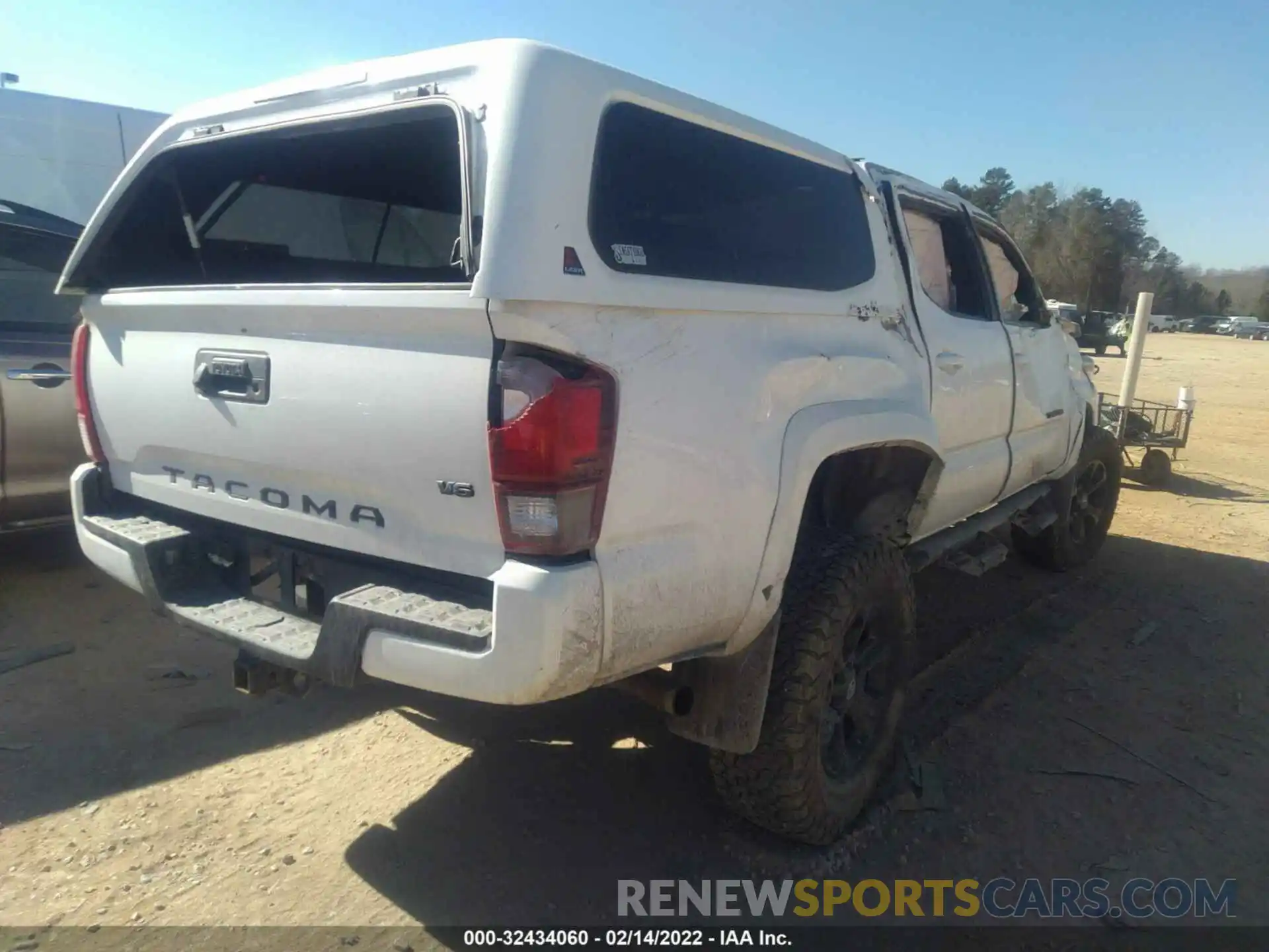 4 Photograph of a damaged car 3TMCZ5AN2KM206527 TOYOTA TACOMA 4WD 2019