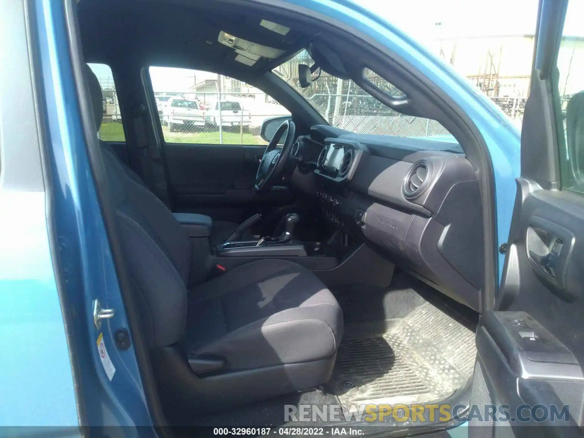 5 Photograph of a damaged car 3TMCZ5AN2KM211453 TOYOTA TACOMA 4WD 2019