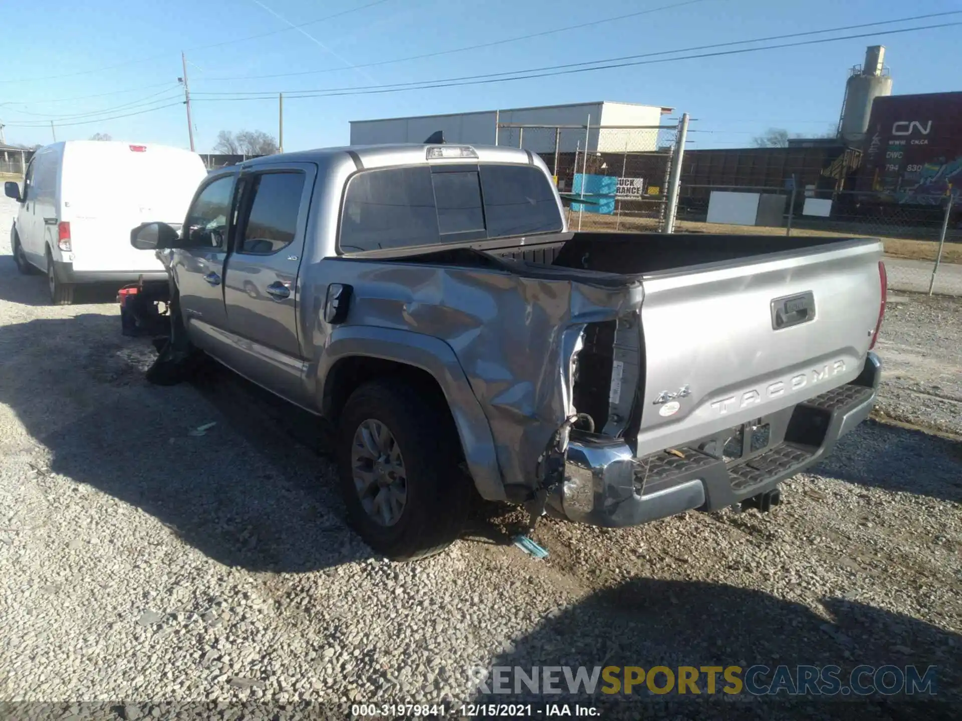 3 Фотография поврежденного автомобиля 3TMCZ5AN2KM216118 TOYOTA TACOMA 4WD 2019