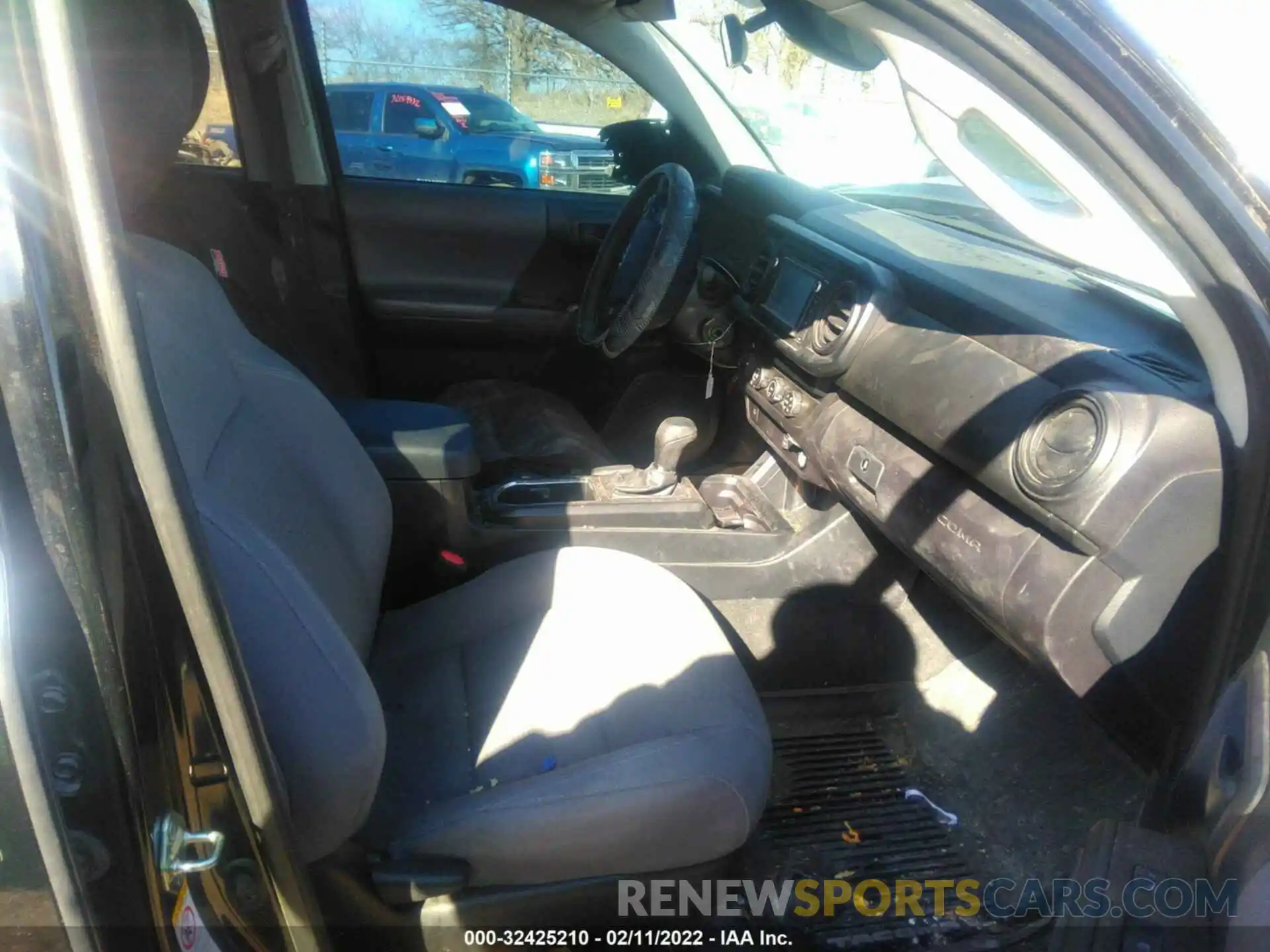 5 Photograph of a damaged car 3TMCZ5AN2KM218970 TOYOTA TACOMA 4WD 2019