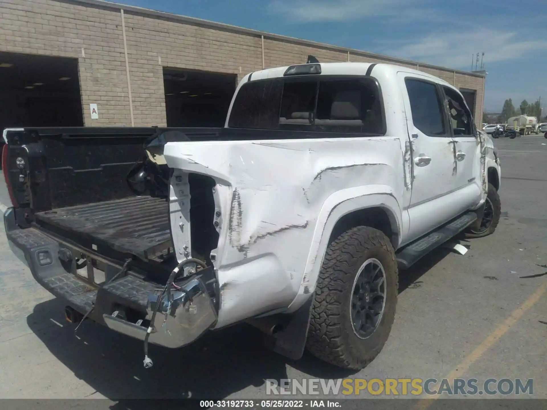 4 Фотография поврежденного автомобиля 3TMCZ5AN2KM223117 TOYOTA TACOMA 4WD 2019