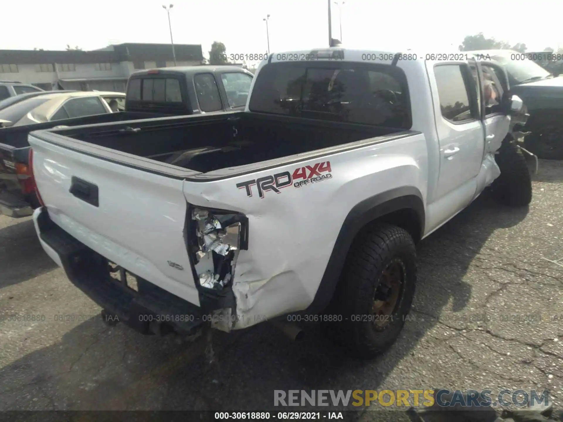 4 Photograph of a damaged car 3TMCZ5AN2KM235140 TOYOTA TACOMA 4WD 2019