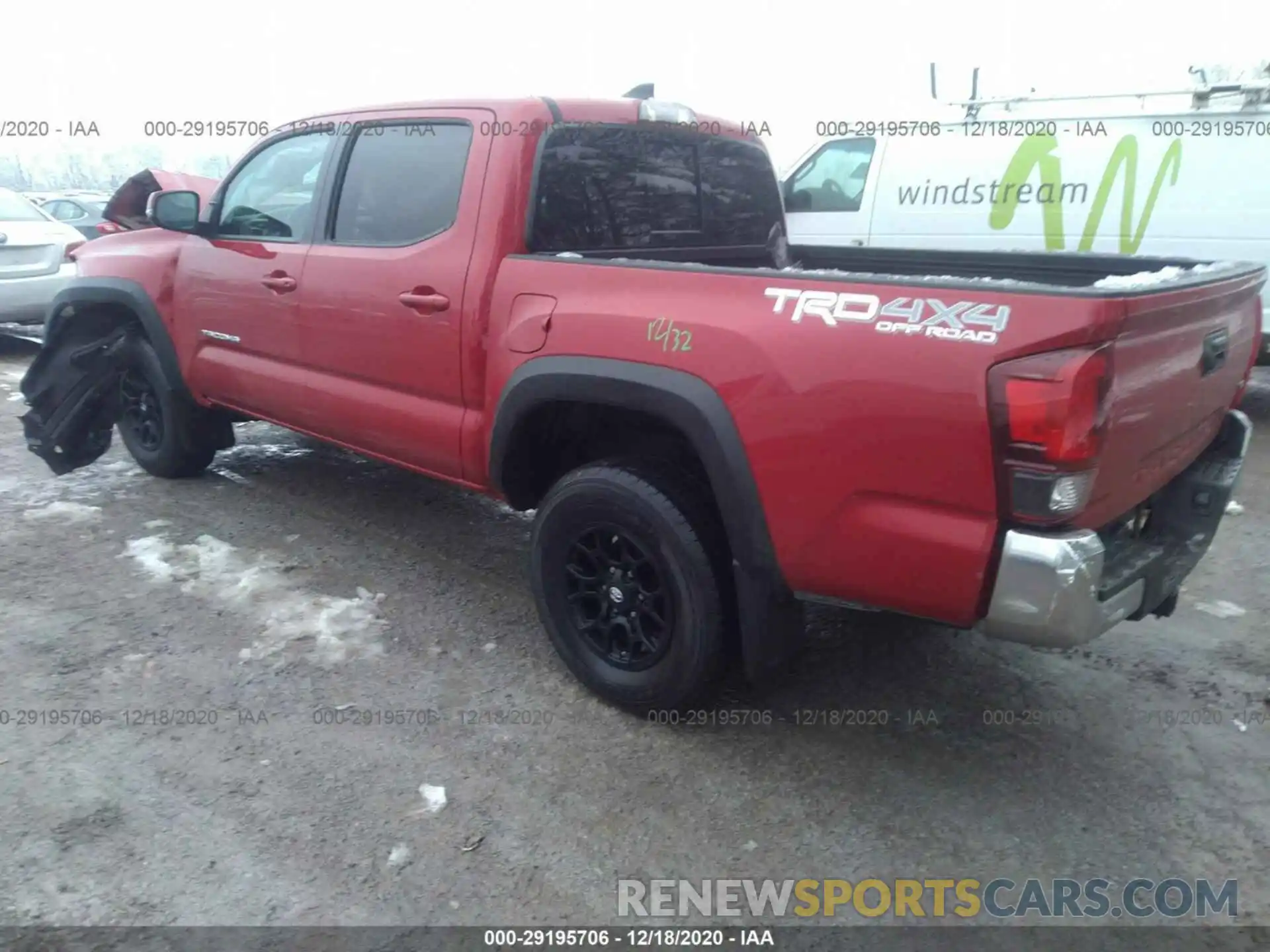 3 Фотография поврежденного автомобиля 3TMCZ5AN2KM241259 TOYOTA TACOMA 4WD 2019