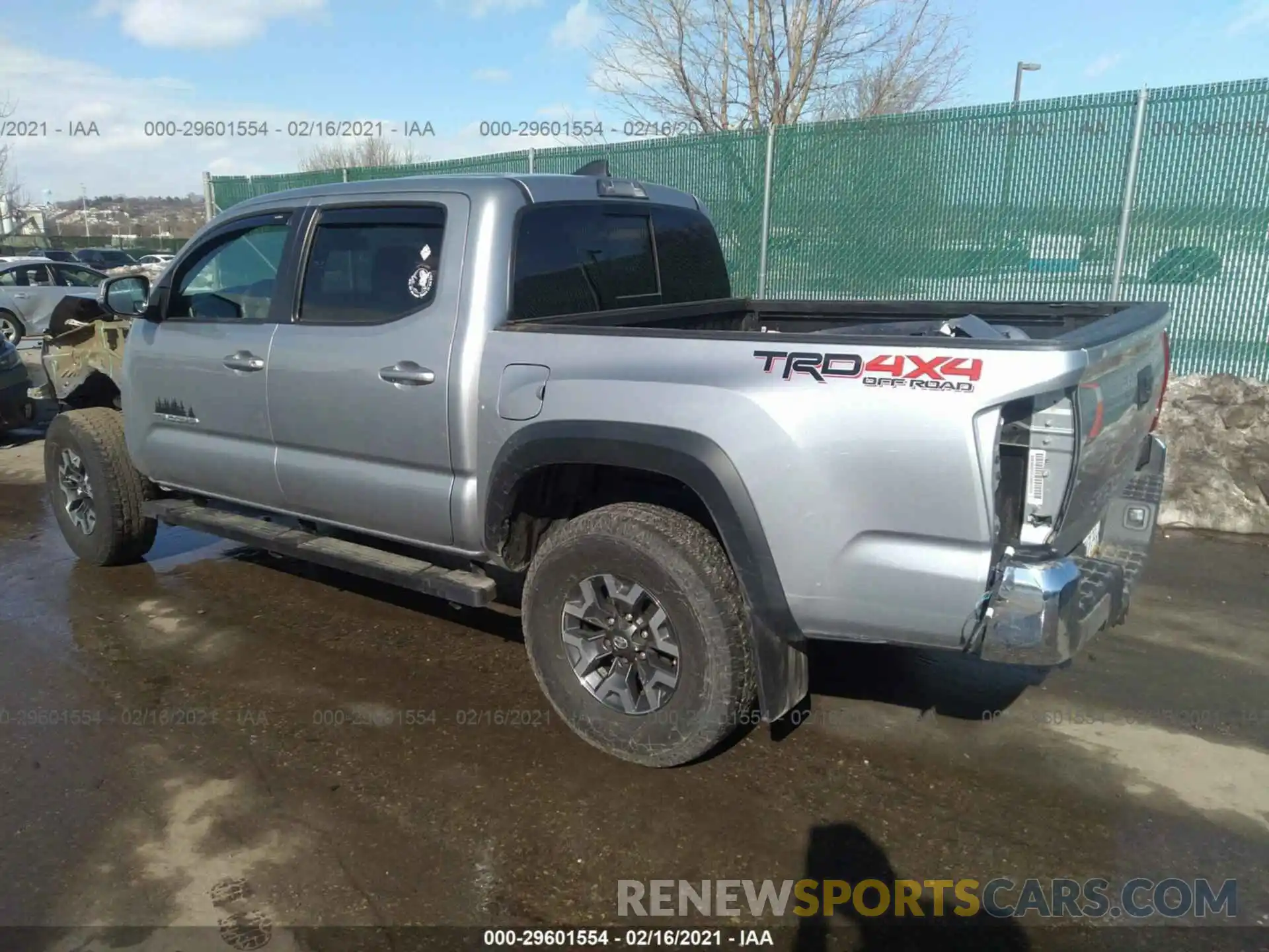 3 Фотография поврежденного автомобиля 3TMCZ5AN2KM271281 TOYOTA TACOMA 4WD 2019