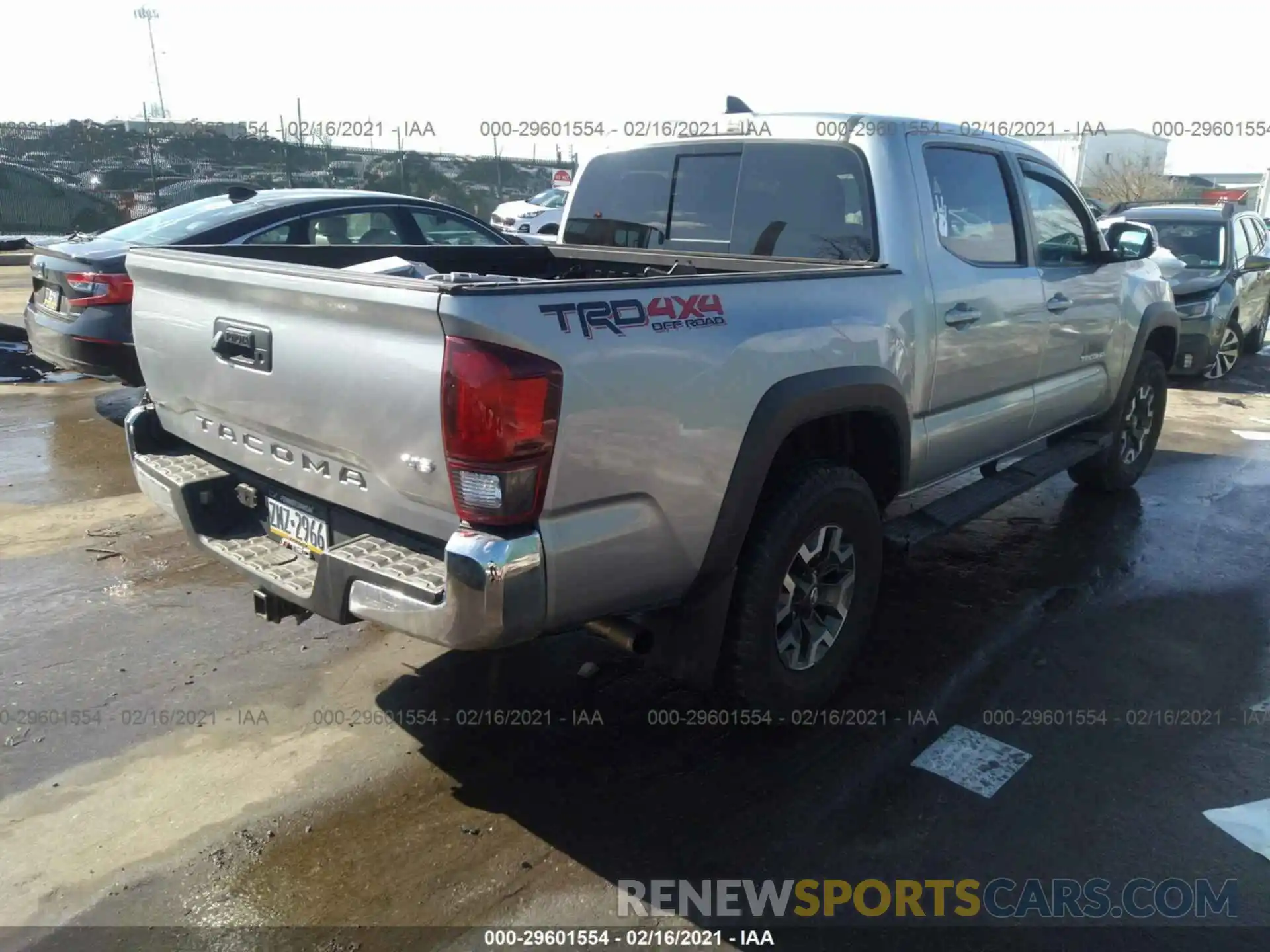 4 Photograph of a damaged car 3TMCZ5AN2KM271281 TOYOTA TACOMA 4WD 2019