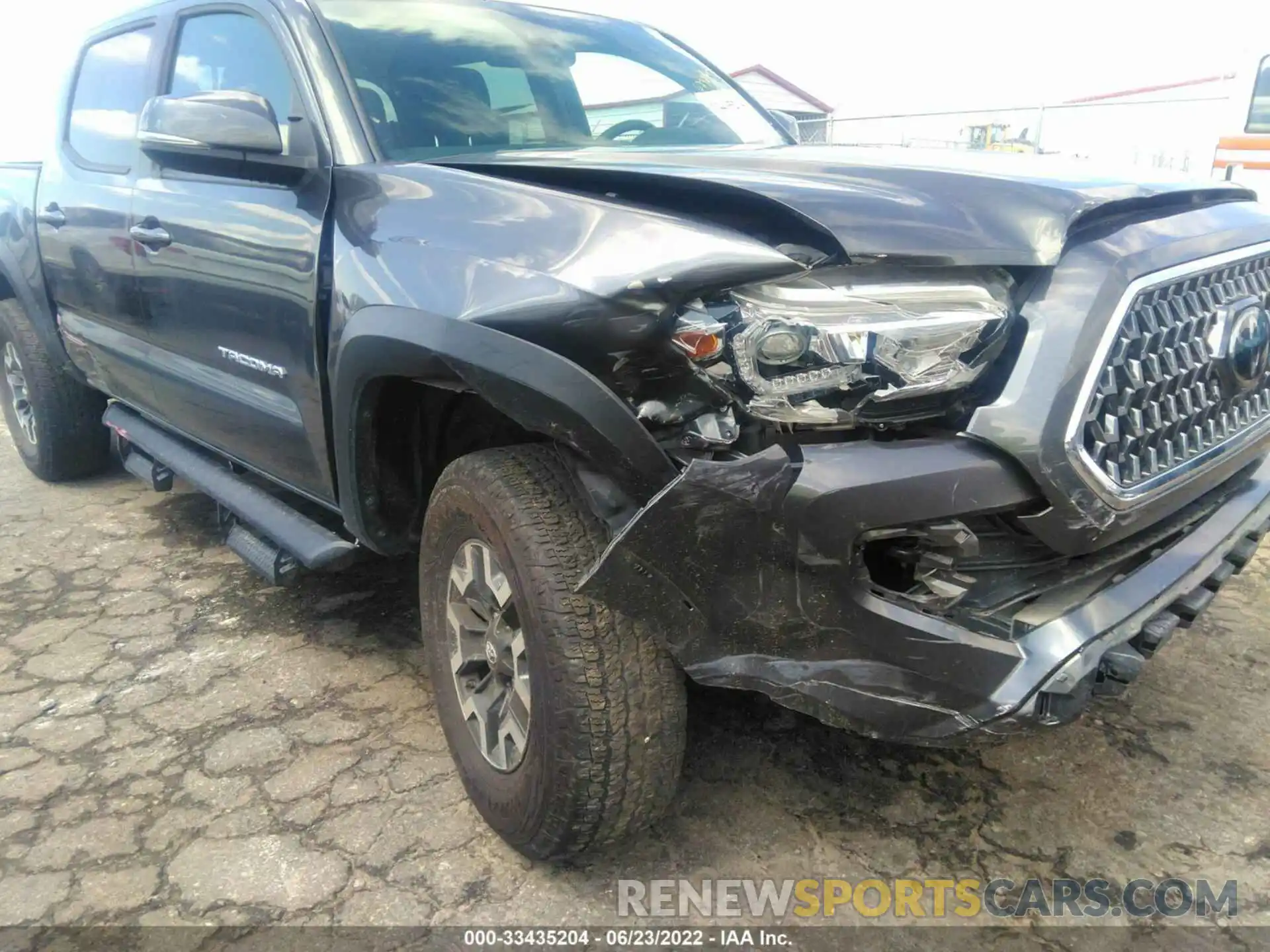 6 Photograph of a damaged car 3TMCZ5AN2KM271698 TOYOTA TACOMA 4WD 2019