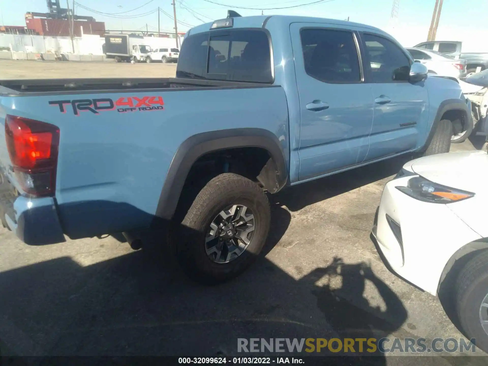 4 Photograph of a damaged car 3TMCZ5AN2KM274116 TOYOTA TACOMA 4WD 2019