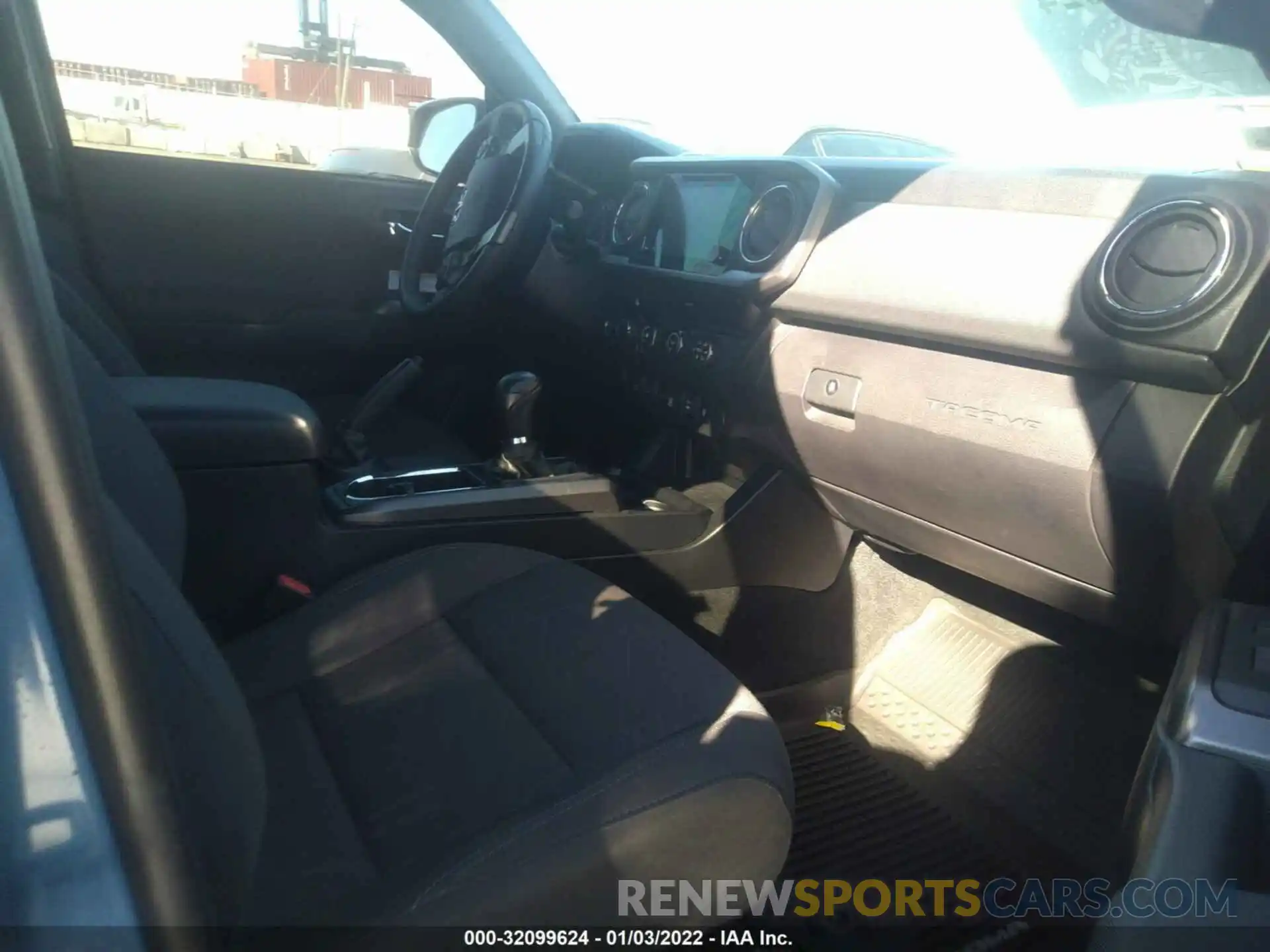 5 Photograph of a damaged car 3TMCZ5AN2KM274116 TOYOTA TACOMA 4WD 2019