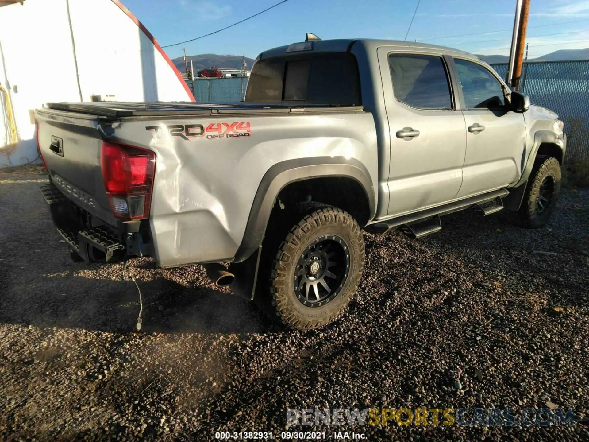 4 Фотография поврежденного автомобиля 3TMCZ5AN2KM275220 TOYOTA TACOMA 4WD 2019