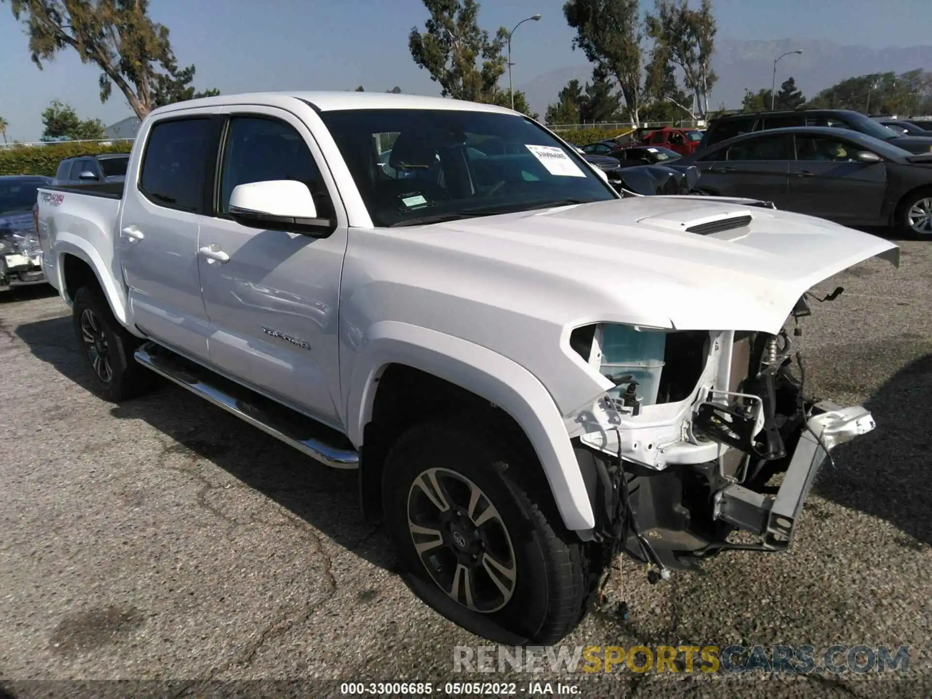 1 Photograph of a damaged car 3TMCZ5AN2KM276271 TOYOTA TACOMA 4WD 2019