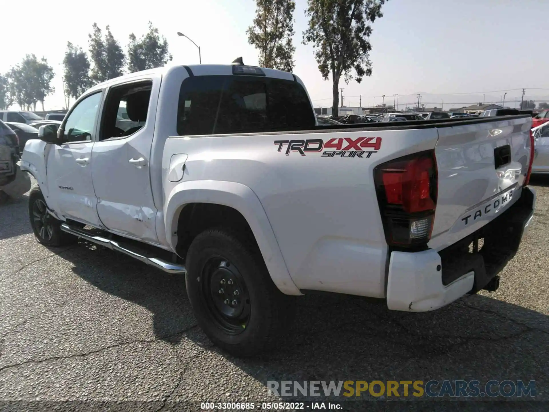 3 Photograph of a damaged car 3TMCZ5AN2KM276271 TOYOTA TACOMA 4WD 2019