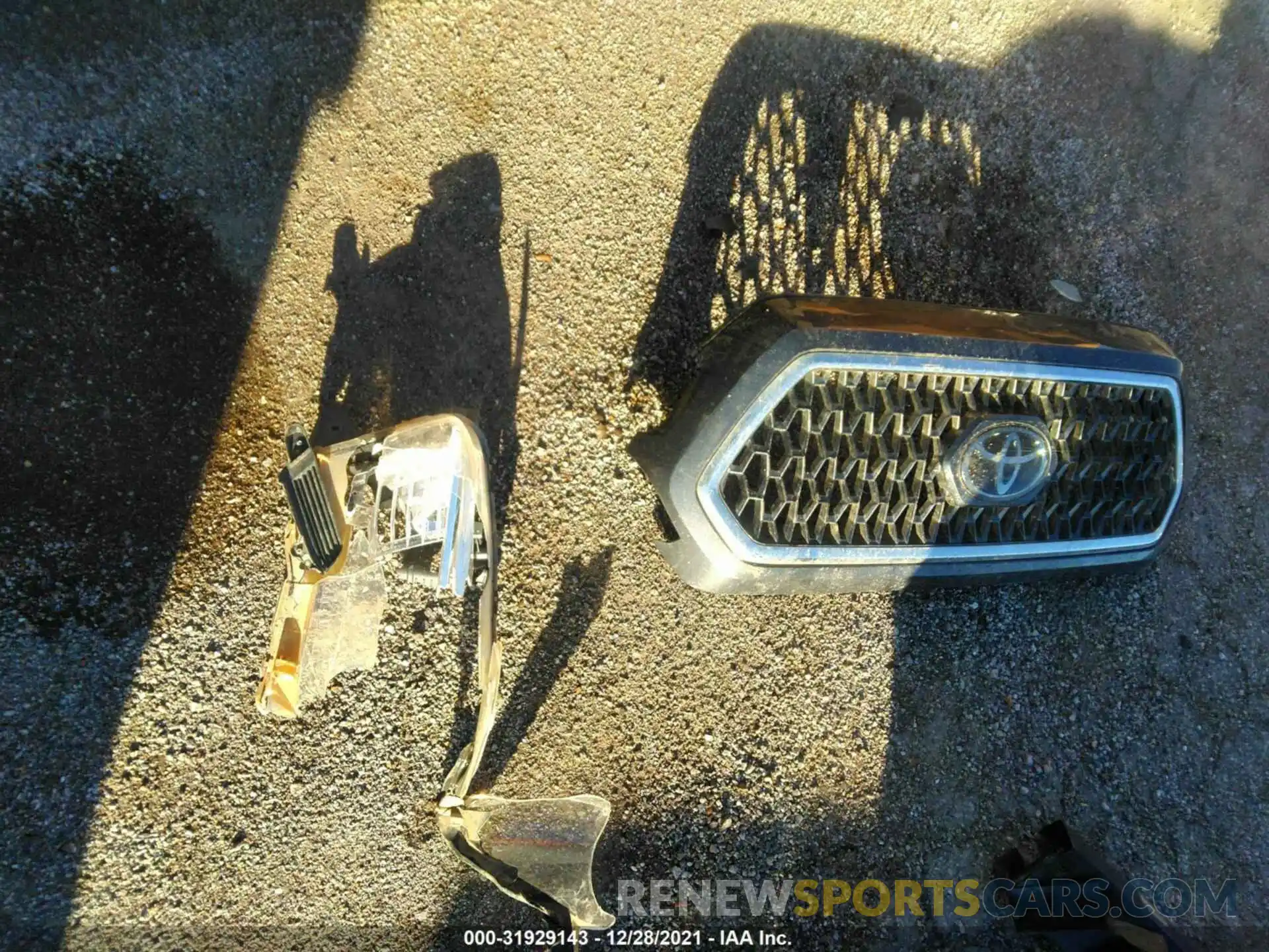 12 Photograph of a damaged car 3TMCZ5AN2KM276397 TOYOTA TACOMA 4WD 2019