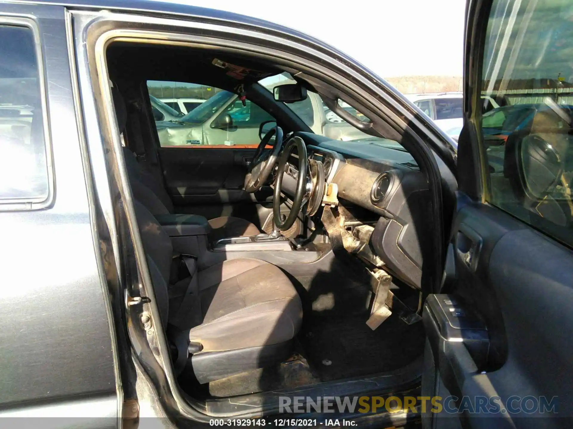 5 Photograph of a damaged car 3TMCZ5AN2KM276397 TOYOTA TACOMA 4WD 2019